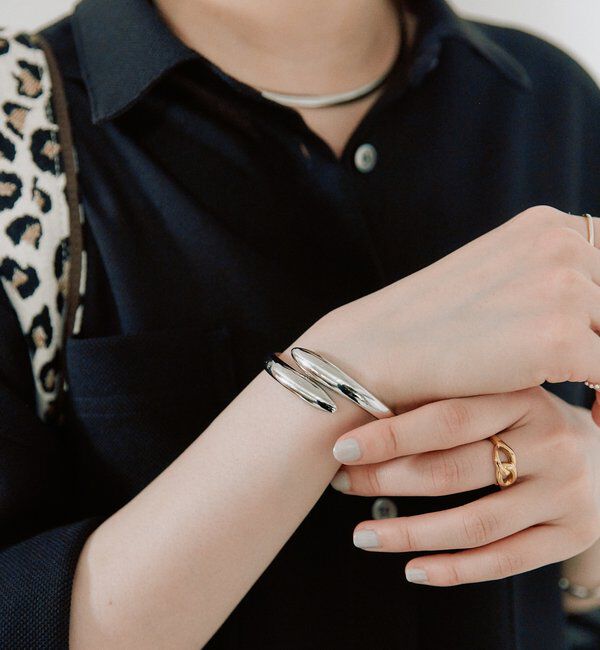  「【洗練された印象に】バネバングル」|ブローチ・コサージュ|