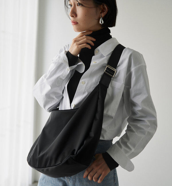  「クラウズナイロンラウンドビッグショルダーバッグ」|ショルダー・メッセンジャー|