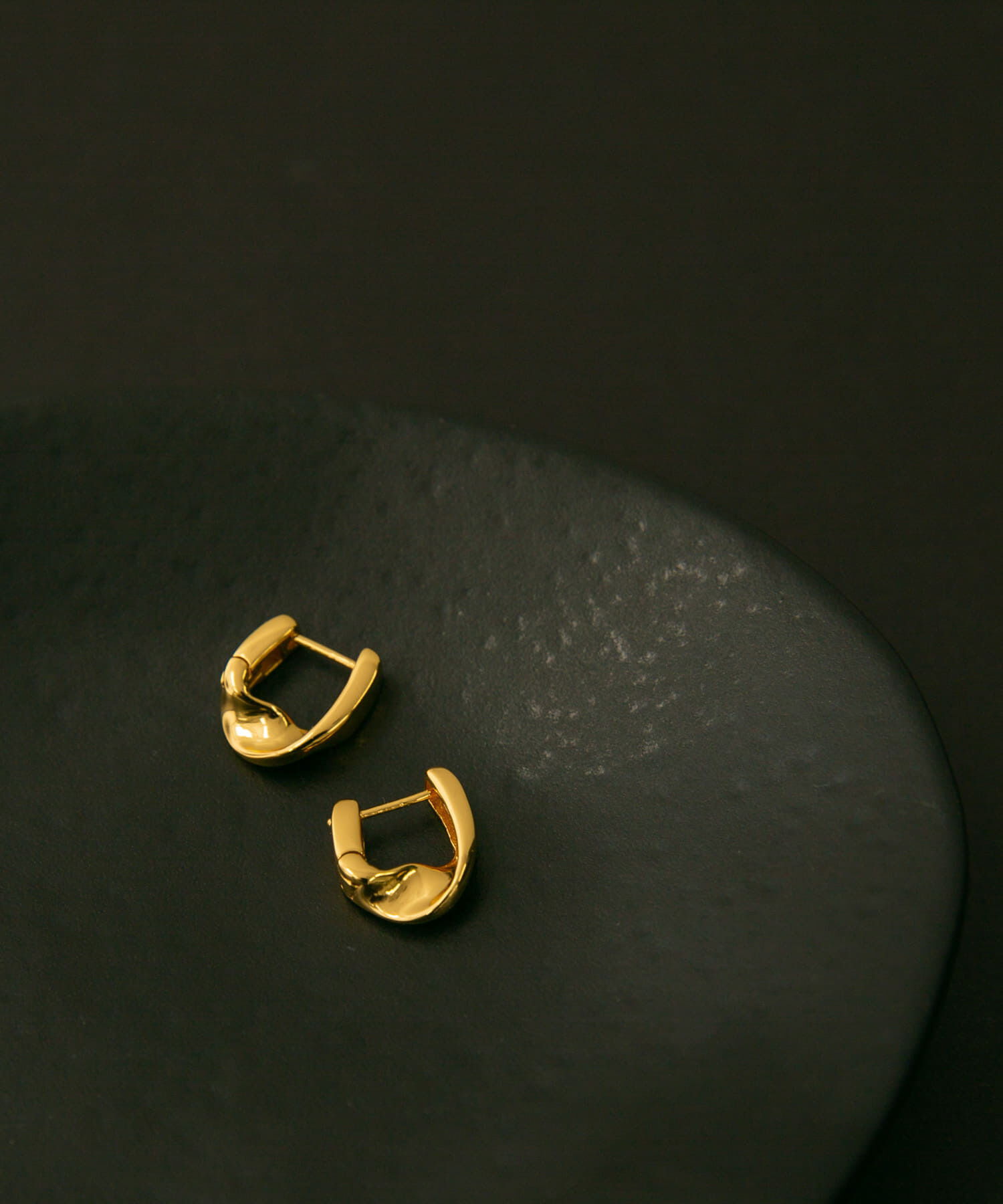 SMELLY「SMELLY so&rsquo;　twist pierce」|ピアス|