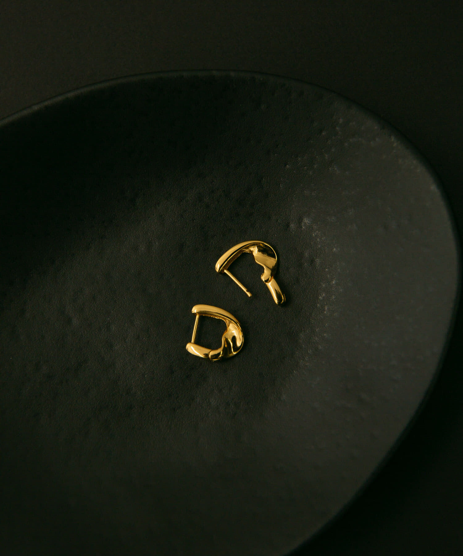 SMELLY「SMELLY so&rsquo;　twist pierce」|ピアス|