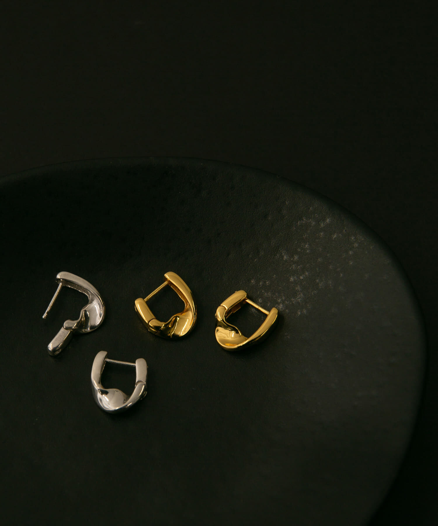 SMELLY「SMELLY so&rsquo;　twist pierce」|ピアス|