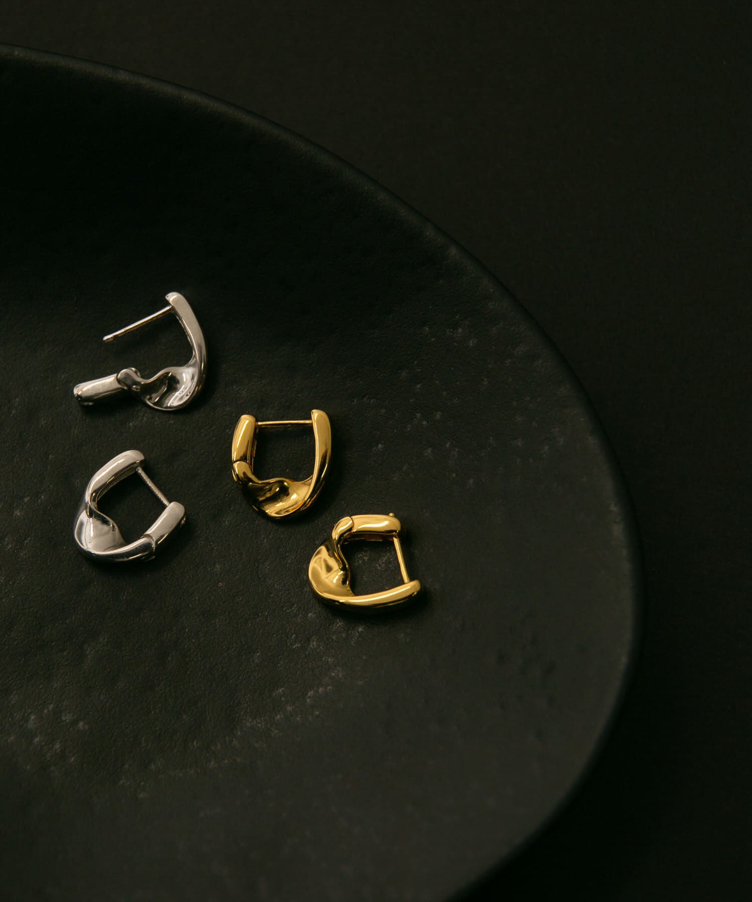 SMELLY「SMELLY so&rsquo;　twist pierce」|ピアス|