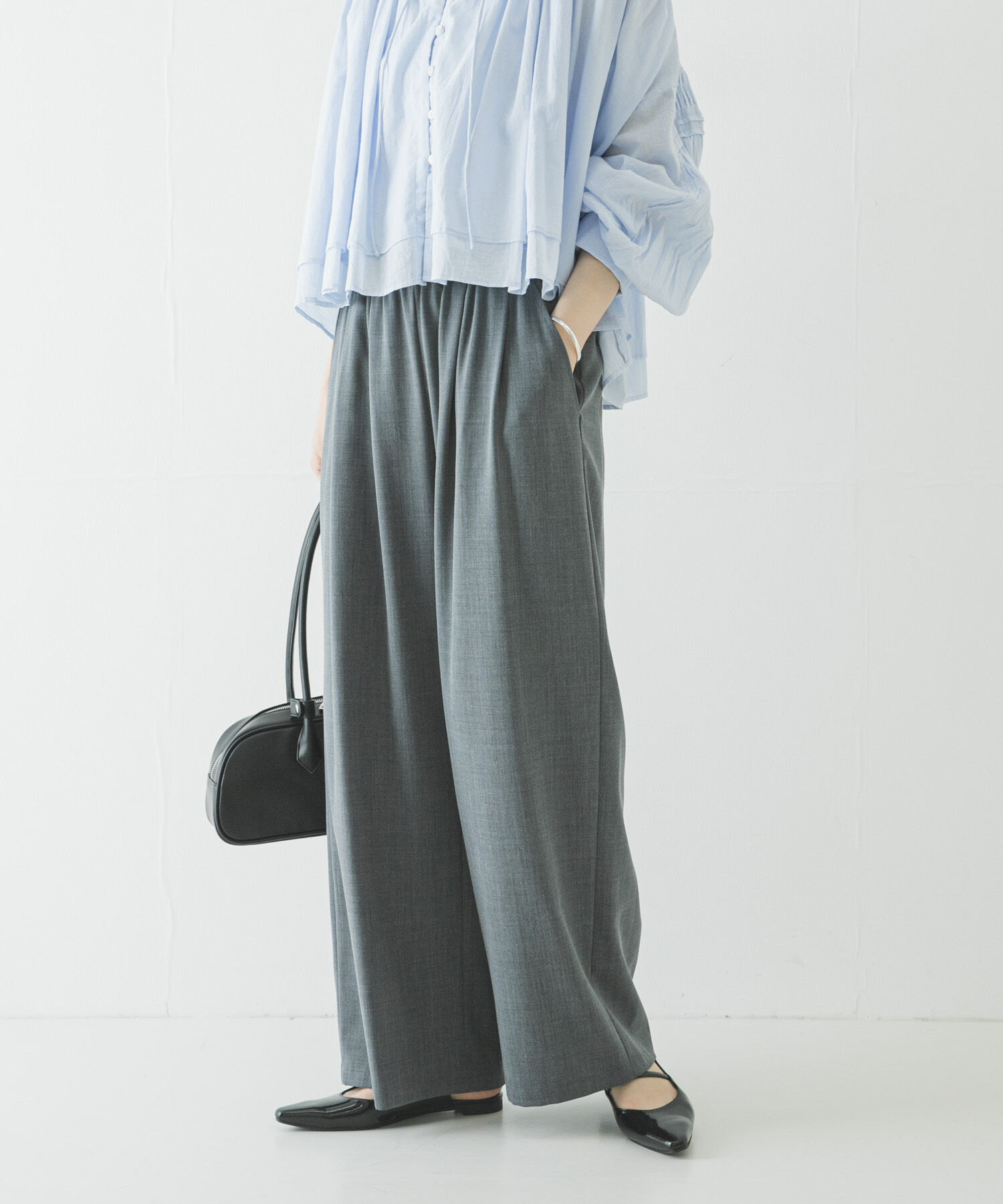 URBAN RESEARCH「『3サイズ展開』『イージーケア』タックギャザーストレートパンツ」|その他|チャコールグレー