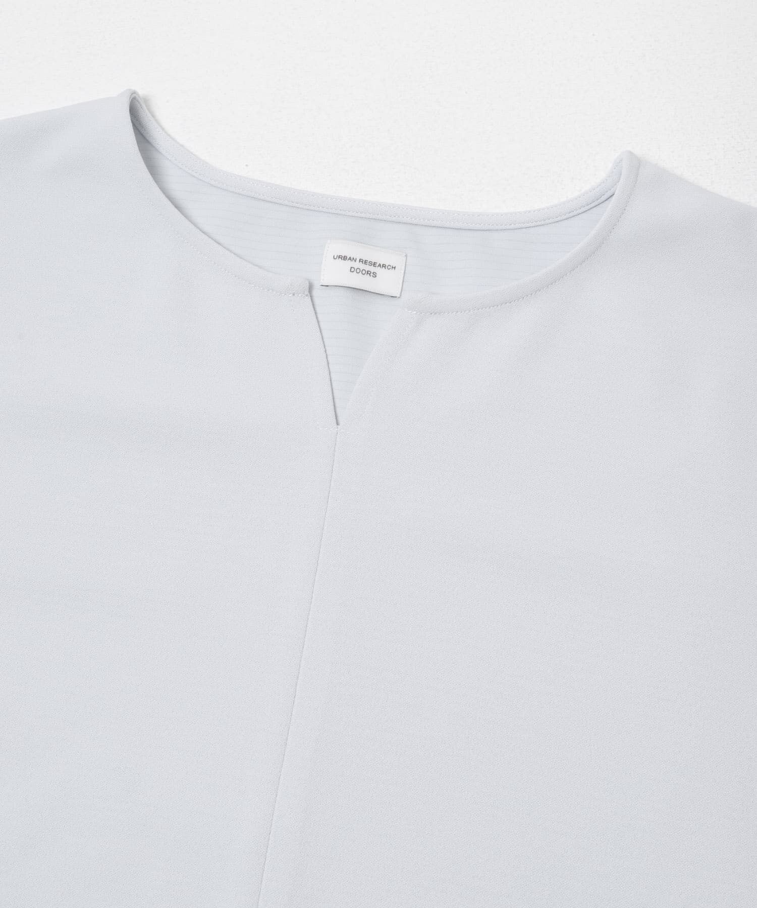 URBAN RESEARCH DOORS「『UR TECH』スリットネックプルオーバー」|シャツ・ブラウス|