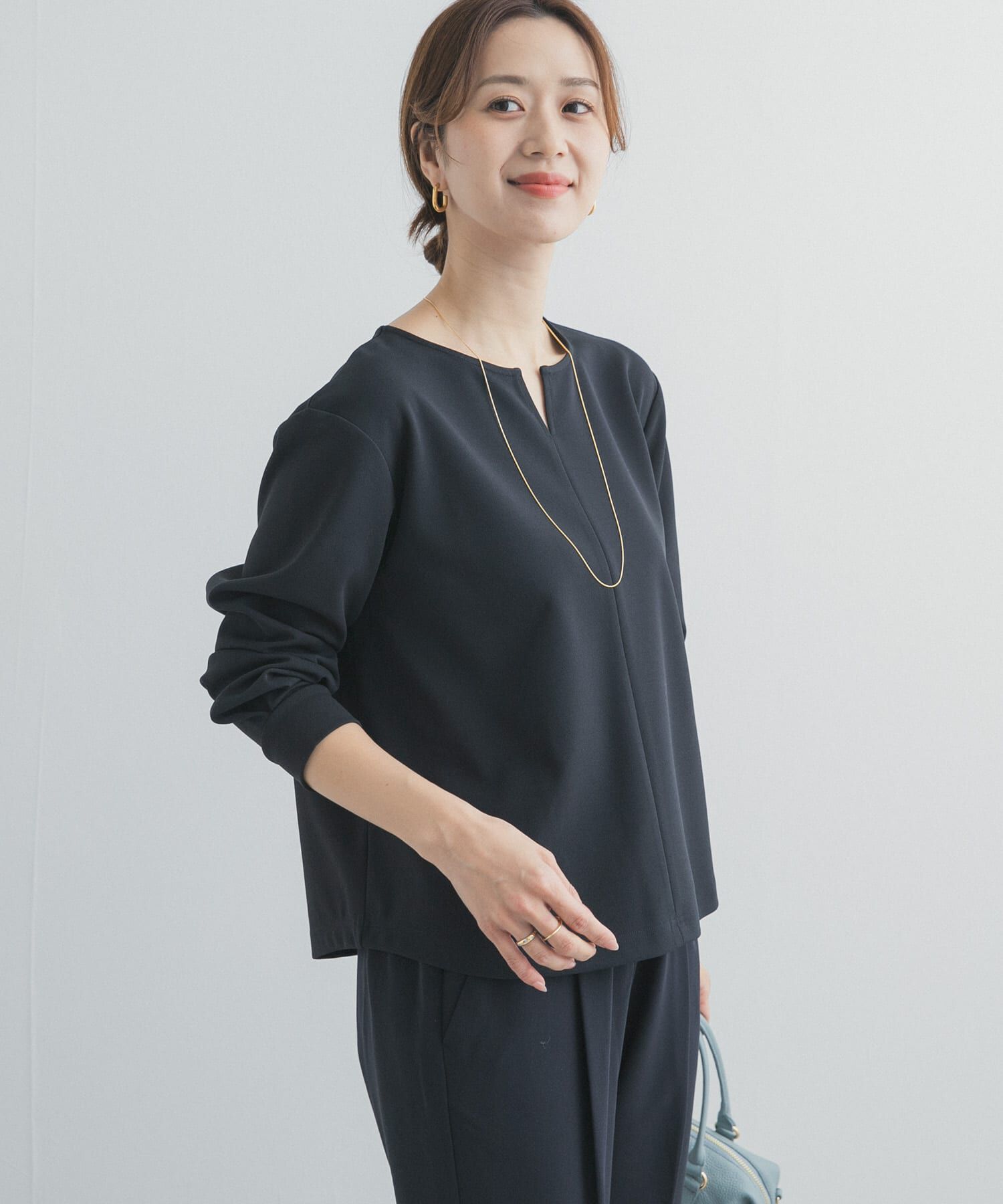 URBAN RESEARCH DOORS「『UR TECH』スリットネックプルオーバー」|シャツ・ブラウス|