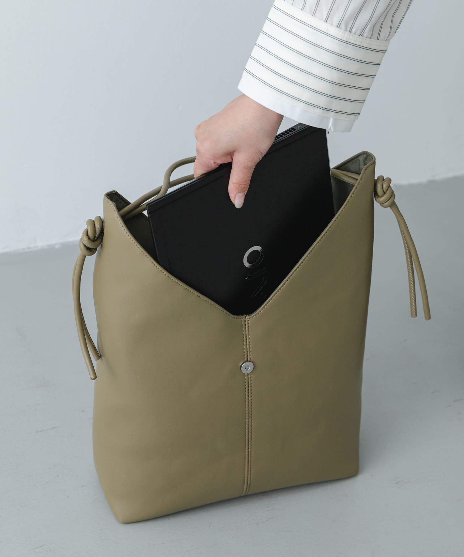 SENSE OF PLACE by URBAN RESEARCH「サイドコードミドルバッグ」|ショルダー・メッセンジャー|