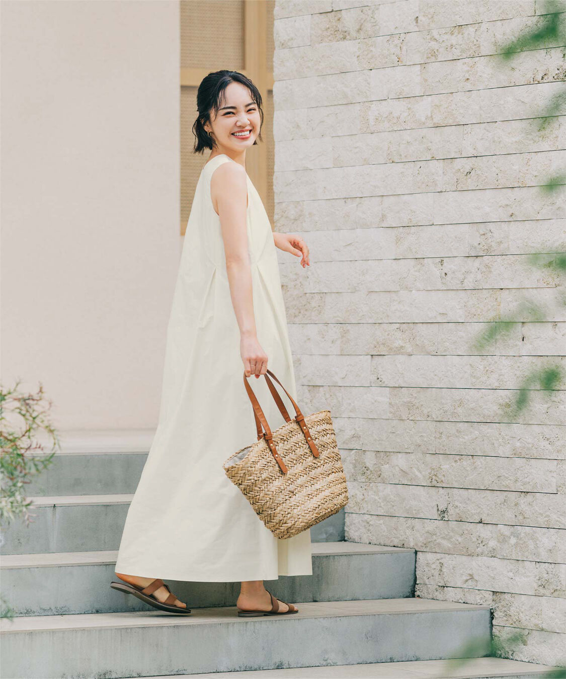 ur's「【春名亜美さんコラボアイテム】前後2wayネックAラインタックワンピース」|ワンピース|