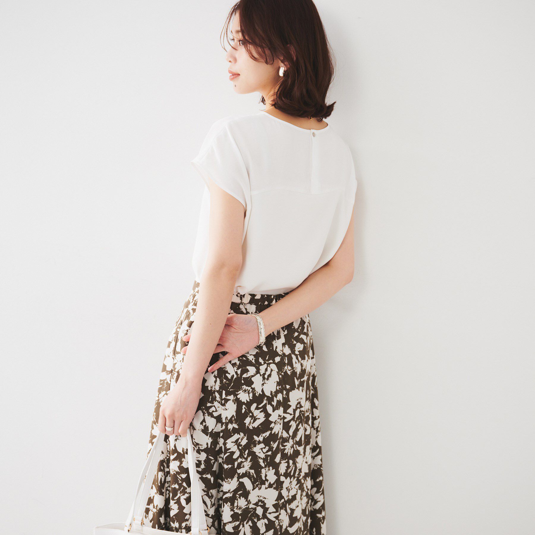 UNTITLED「【UVカット/接触冷感/きれいめ/ストレッチ性】サテンドッキングブラウス」|シャツ・ブラウス|