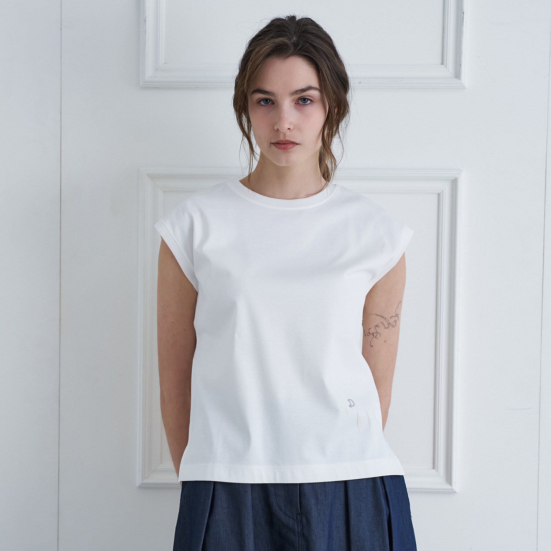 DRESSTERIOR「【接触冷感／抗菌防臭／消臭】アイスクリアコットンフレンチスリーブT」|Tシャツ・カットソー|ホワイト(001)