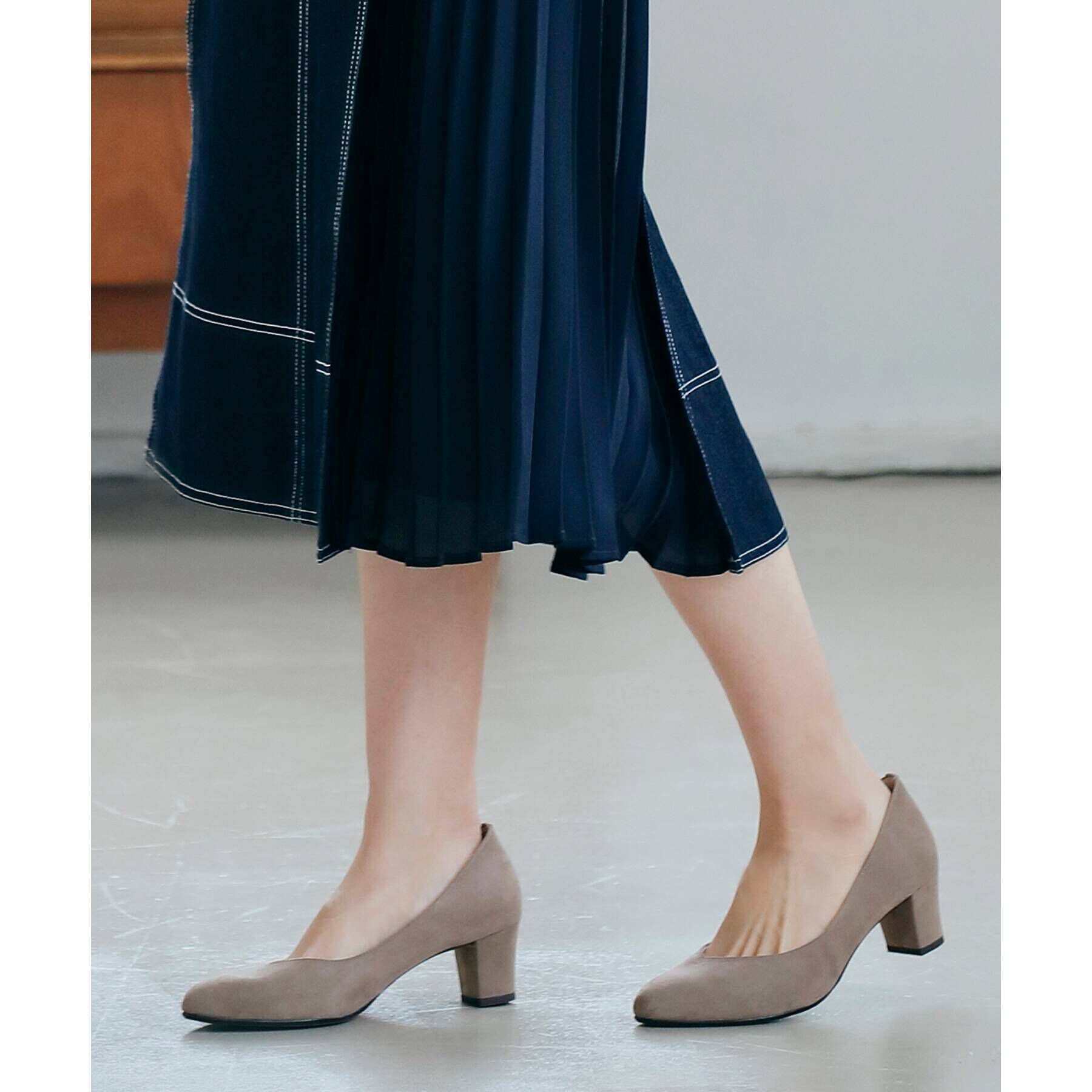 grove「【はっ水加工】やわここちチャンキーヒールパンプス(ヒール5.0cm)」|パンプス|ｻﾝﾄﾞﾍﾞｰｼﾞｭ(053)