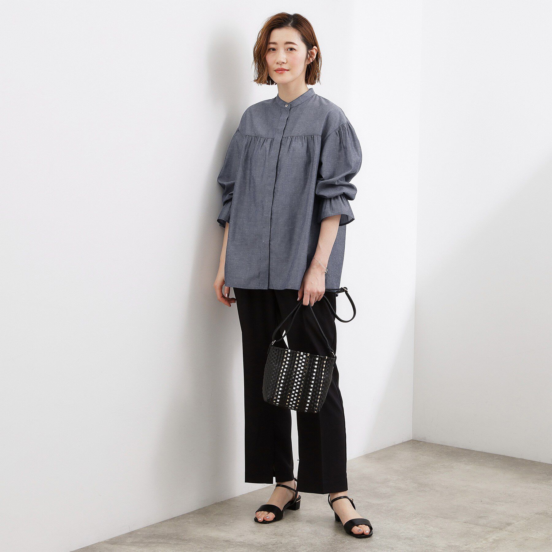 grove「【貴島明日香さん着用／イージーケア／接触冷感】麻ブレンドスタンドギャザーシャツ」|シャツ・ブラウス|