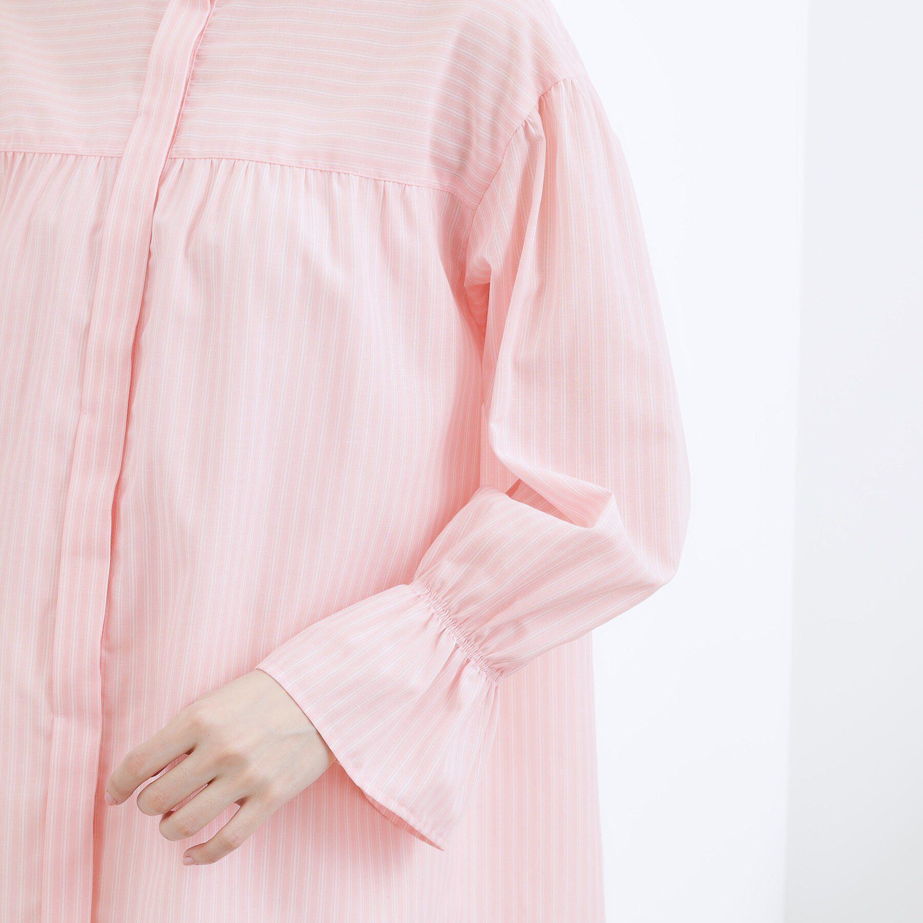 grove「【貴島明日香さん着用／イージーケア／接触冷感】麻ブレンドスタンドギャザーシャツ」|シャツ・ブラウス|