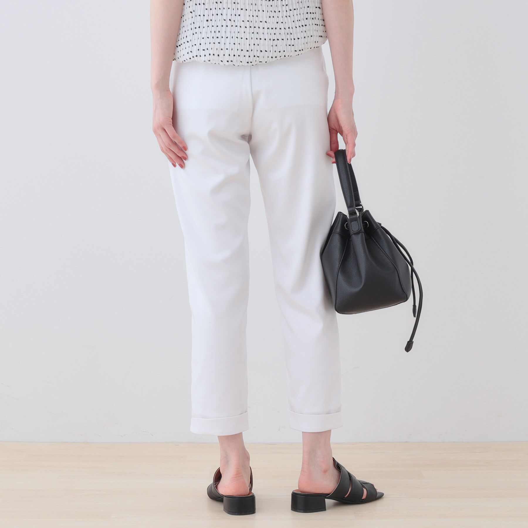 INDIVI「【洗える／高ストレッチ】クロップド丈サテンテーパードパンツ」|その他|
