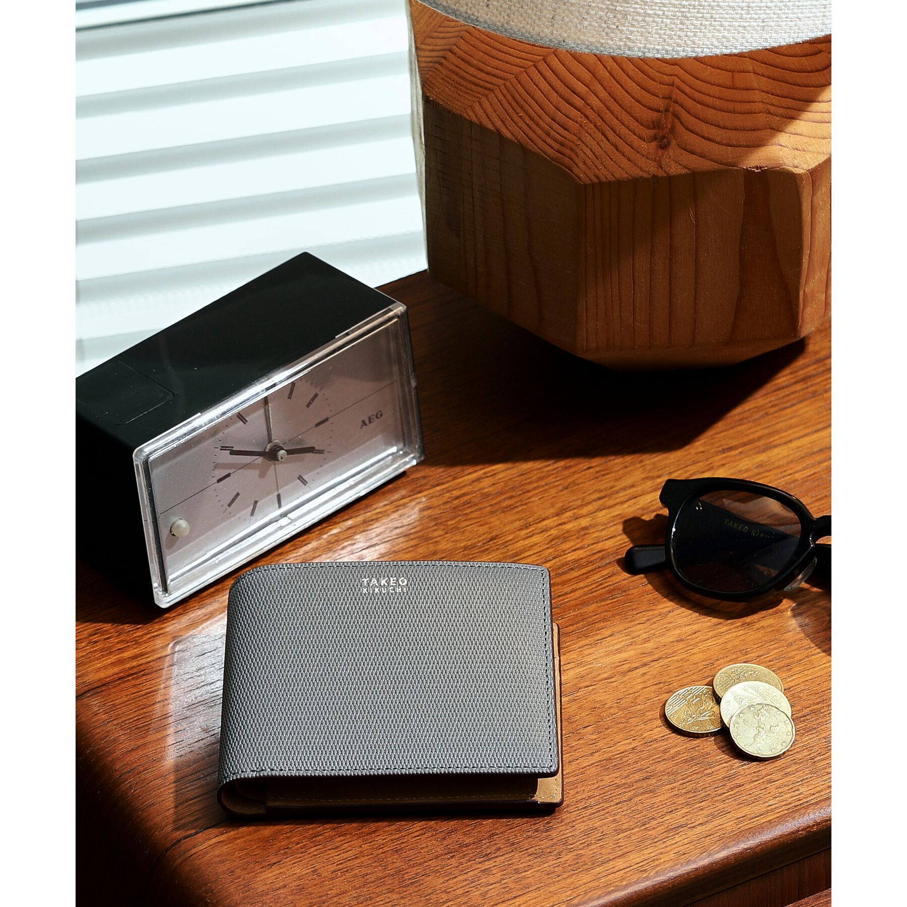 TAKEO KIKUCHI「【ソフト＆ナチュラル】ミニメッシュ レザー 2つ折り財布」|財布|ダークグレー(513