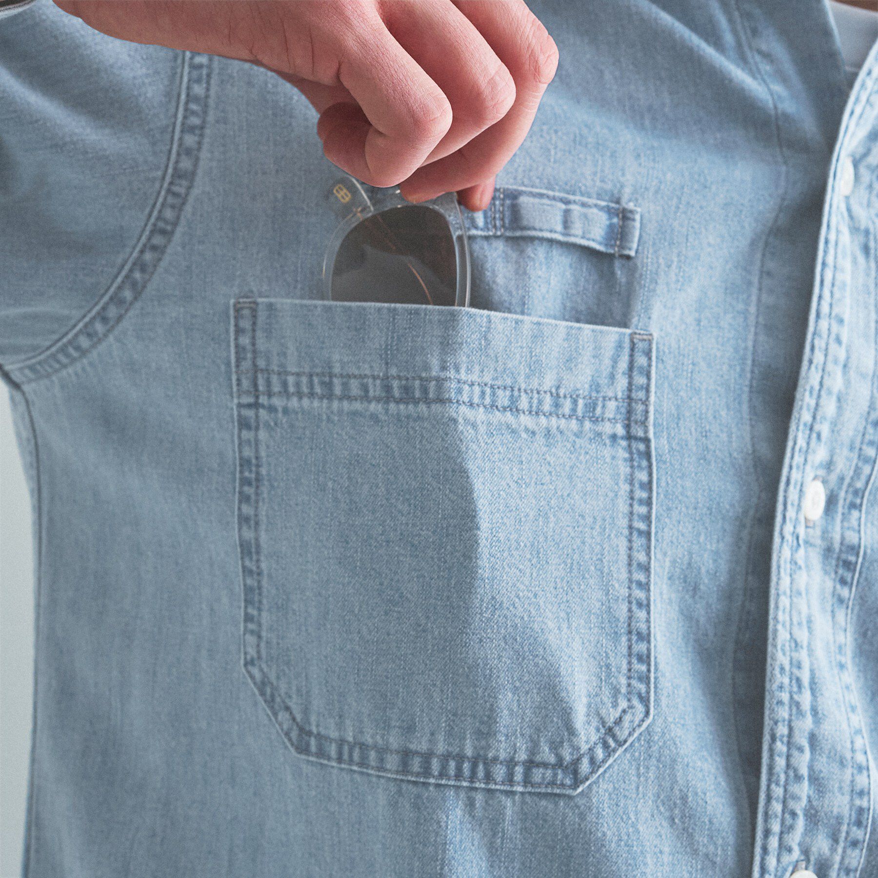 TAKEO KIKUCHI「【BOWLER HAT LABEL】Tエンブレム デニムシャツ」|シャツ・ブラウス|