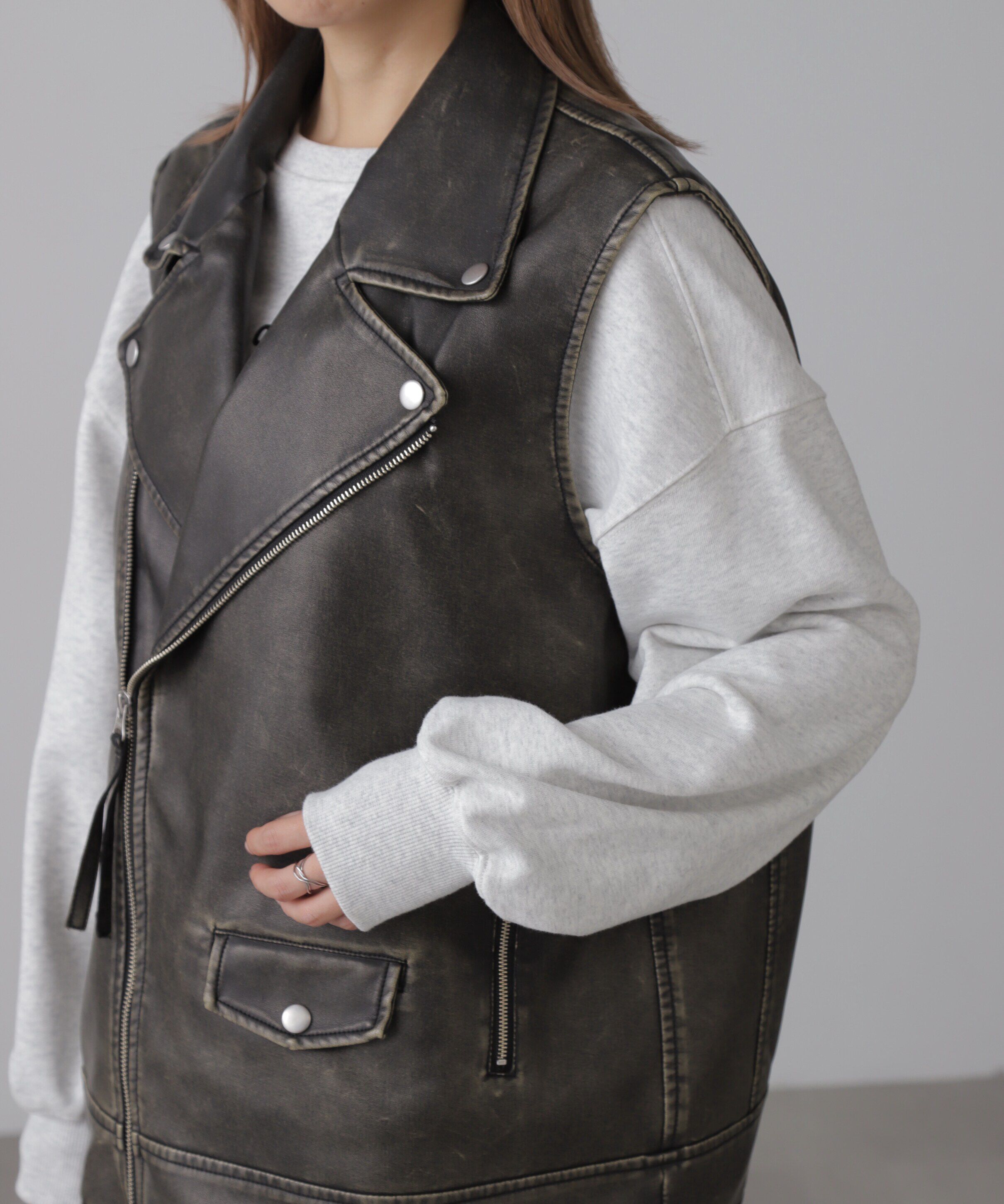  「フェイクレザーライダースジレ」|ブルゾン・スタジャン|