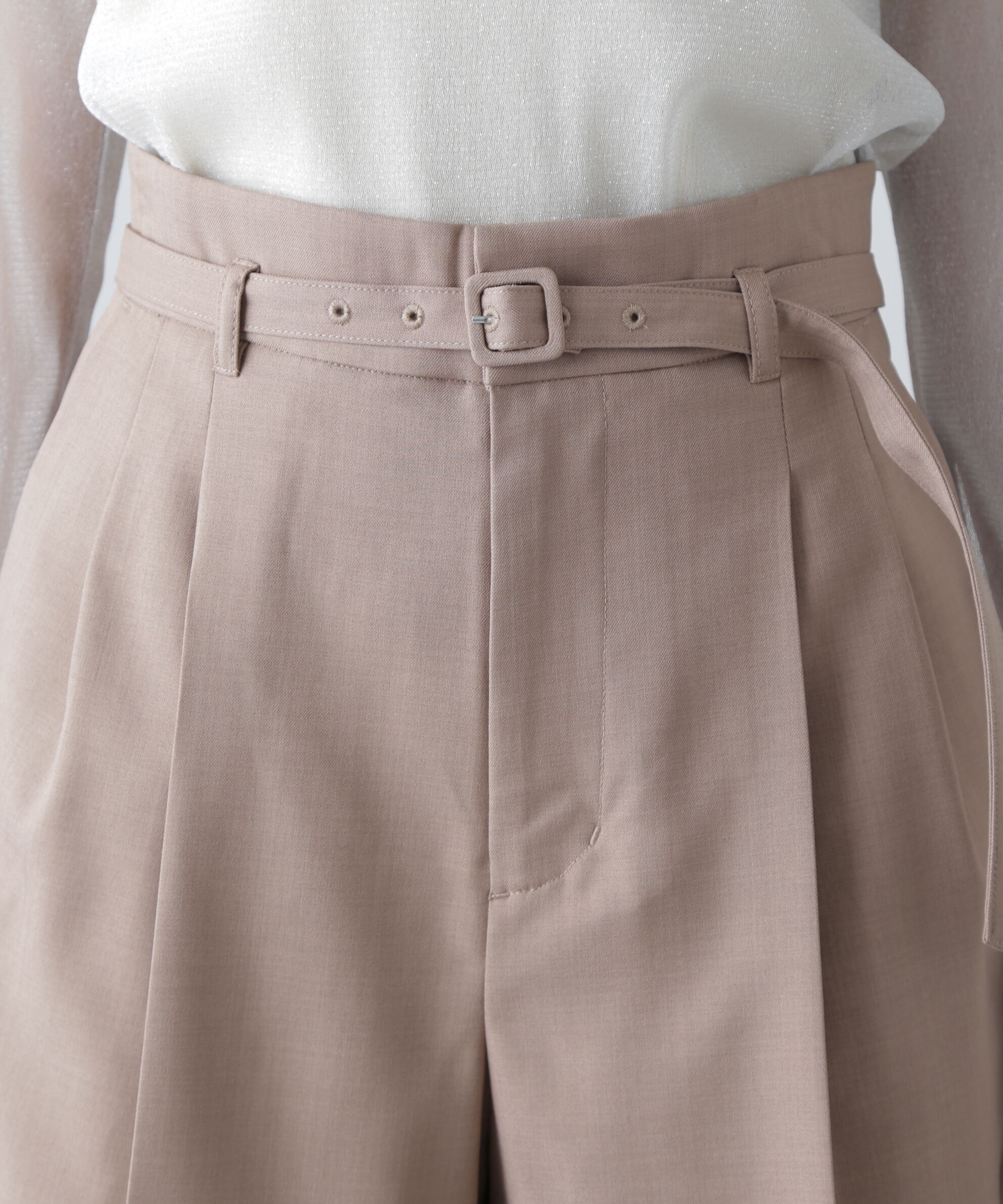  「梳毛調合繊ベルト付きタックショートパンツ」|その他|