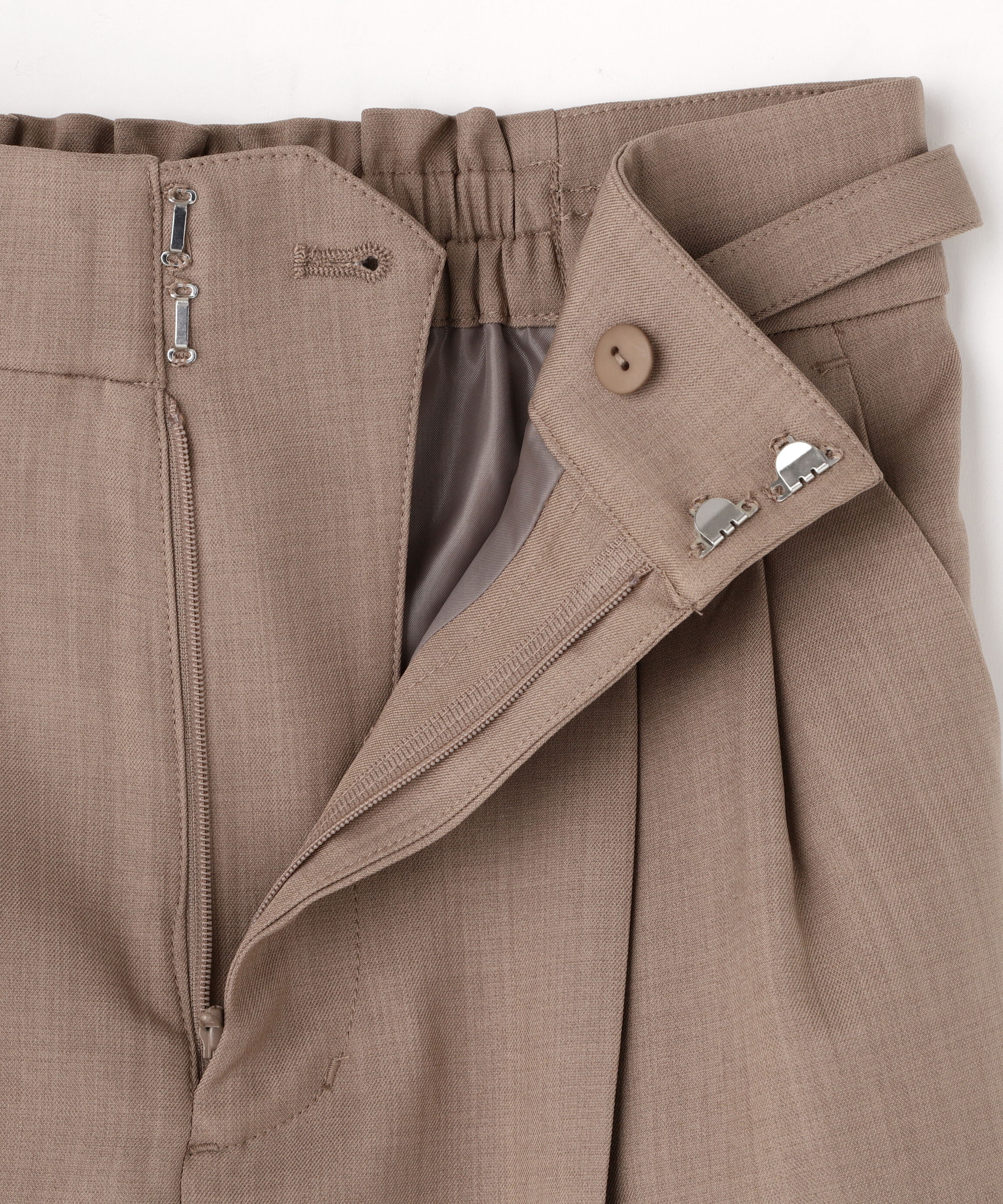  「梳毛調合繊ベルト付きタックショートパンツ」|その他|