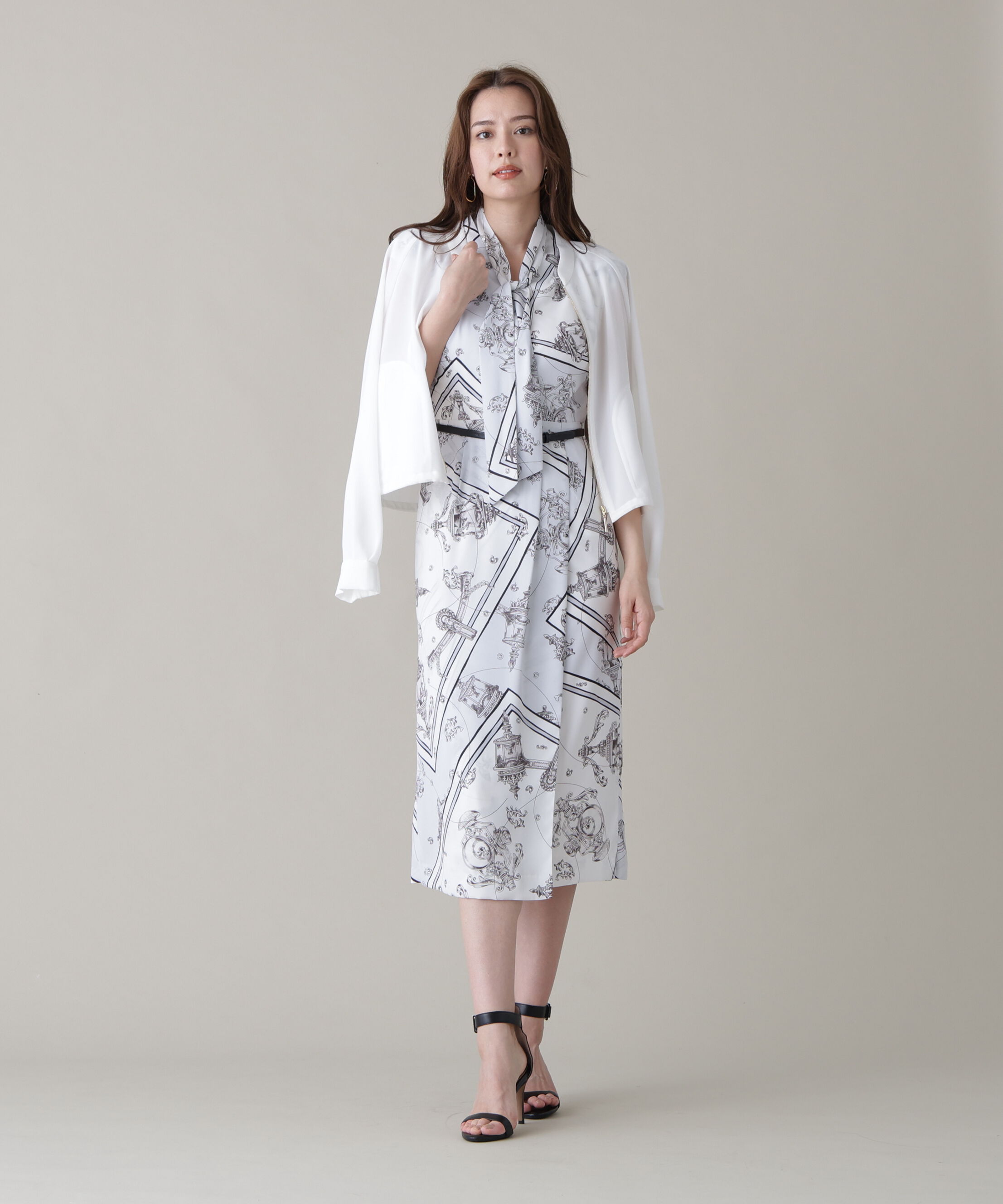  「<追加生産予約>［美香さん着用］バロックスカーフプリントワンピース」|ワンピース|