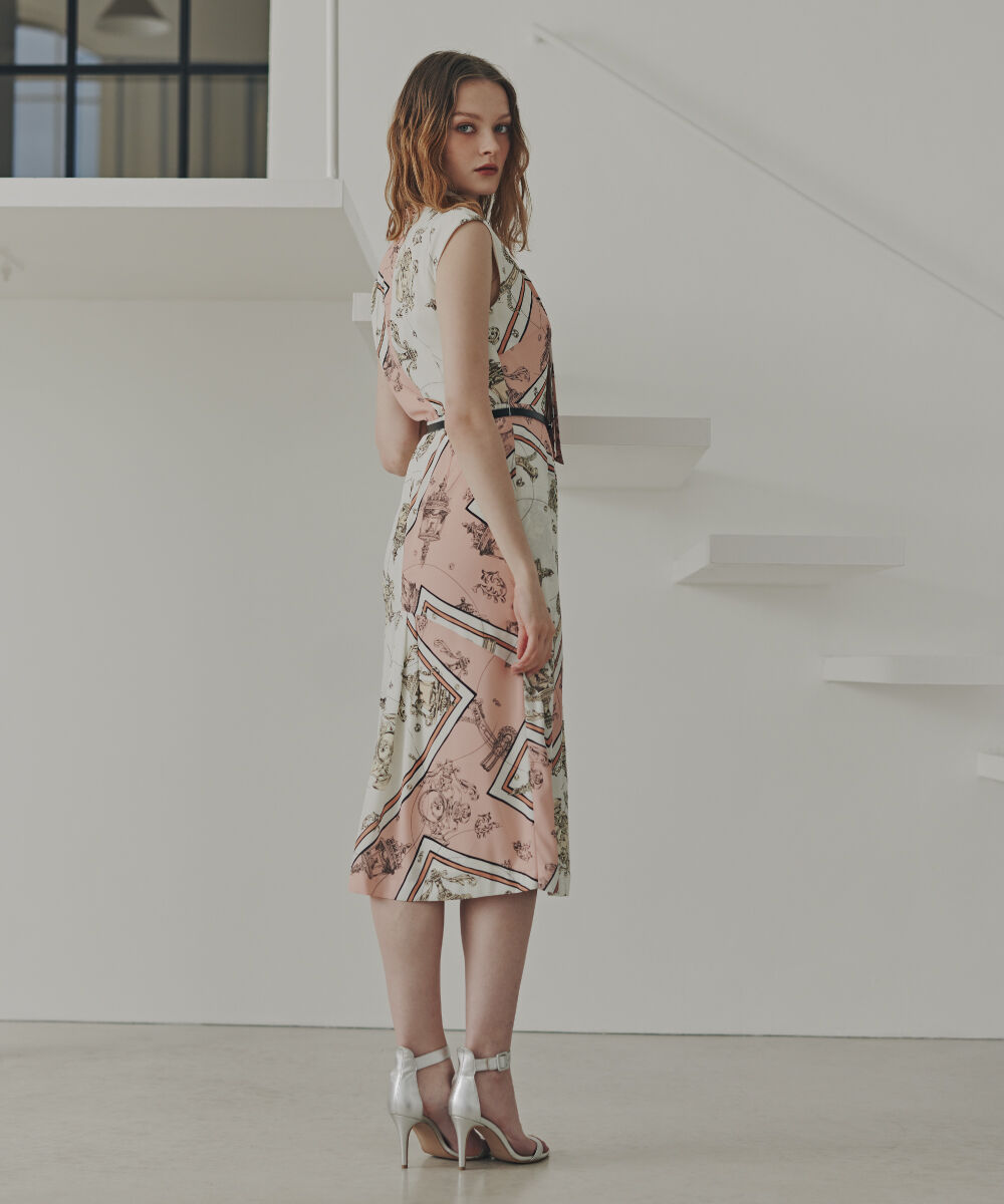  「<追加生産予約>［美香さん着用］バロックスカーフプリントワンピース」|ワンピース|