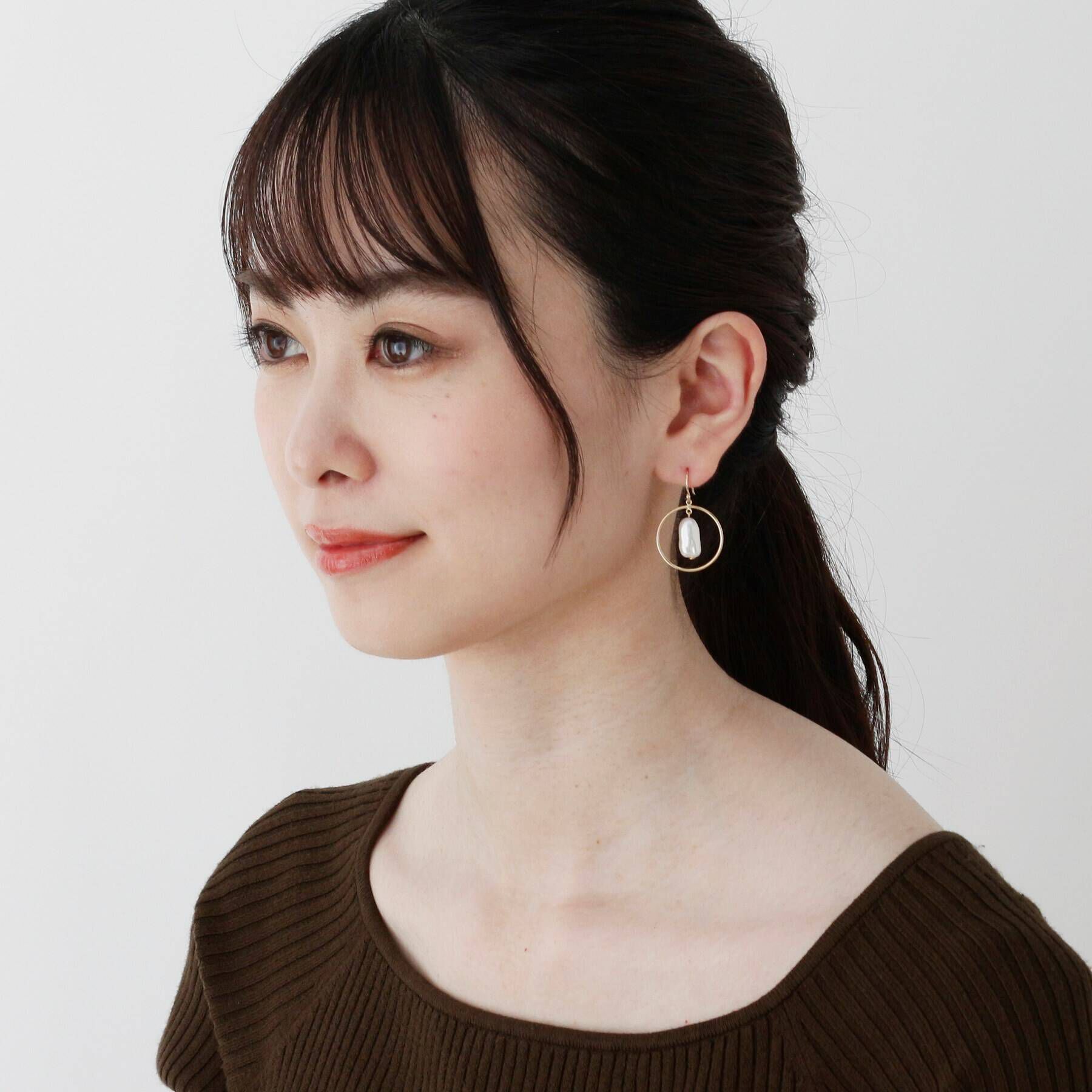 COCOSHNIK「K10バロック淡水パール フープ フックピアス」|ピアス|