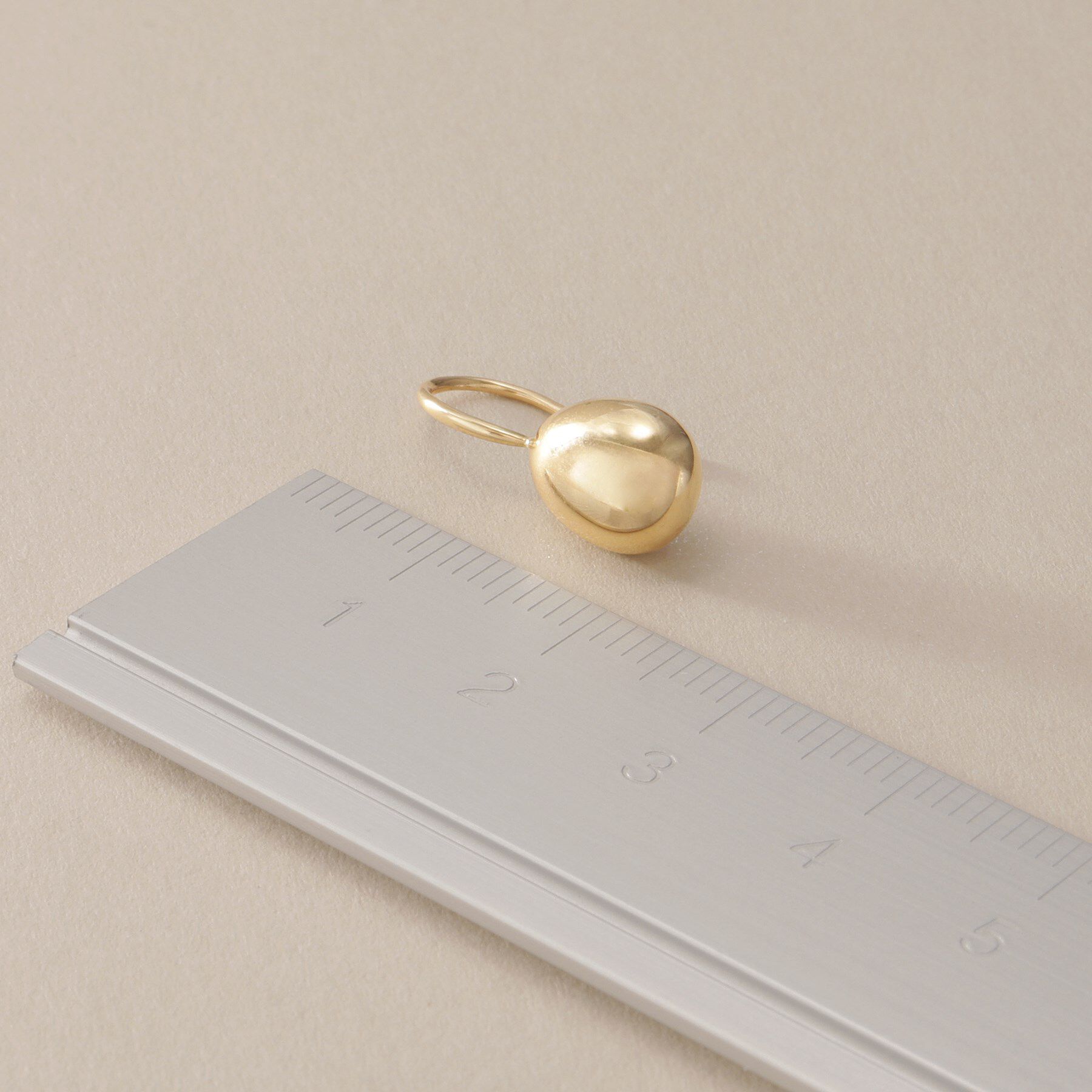 COCOSHNIK「K10中空エッグシェイプ フックピアス」|ピアス|