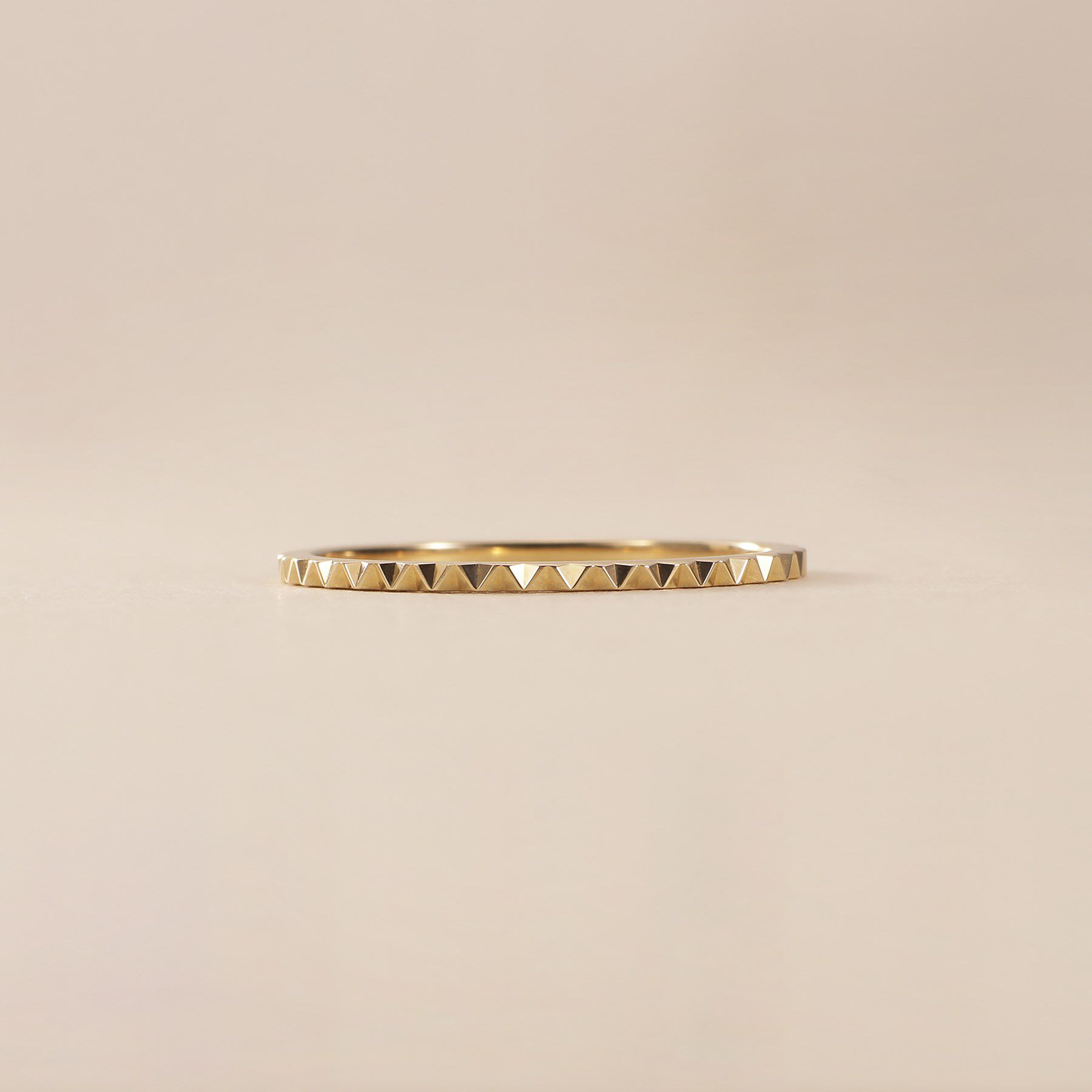 COCOSHNIK ONKITSCH「K10スキニーリング トライアングルエッジ」|リング|