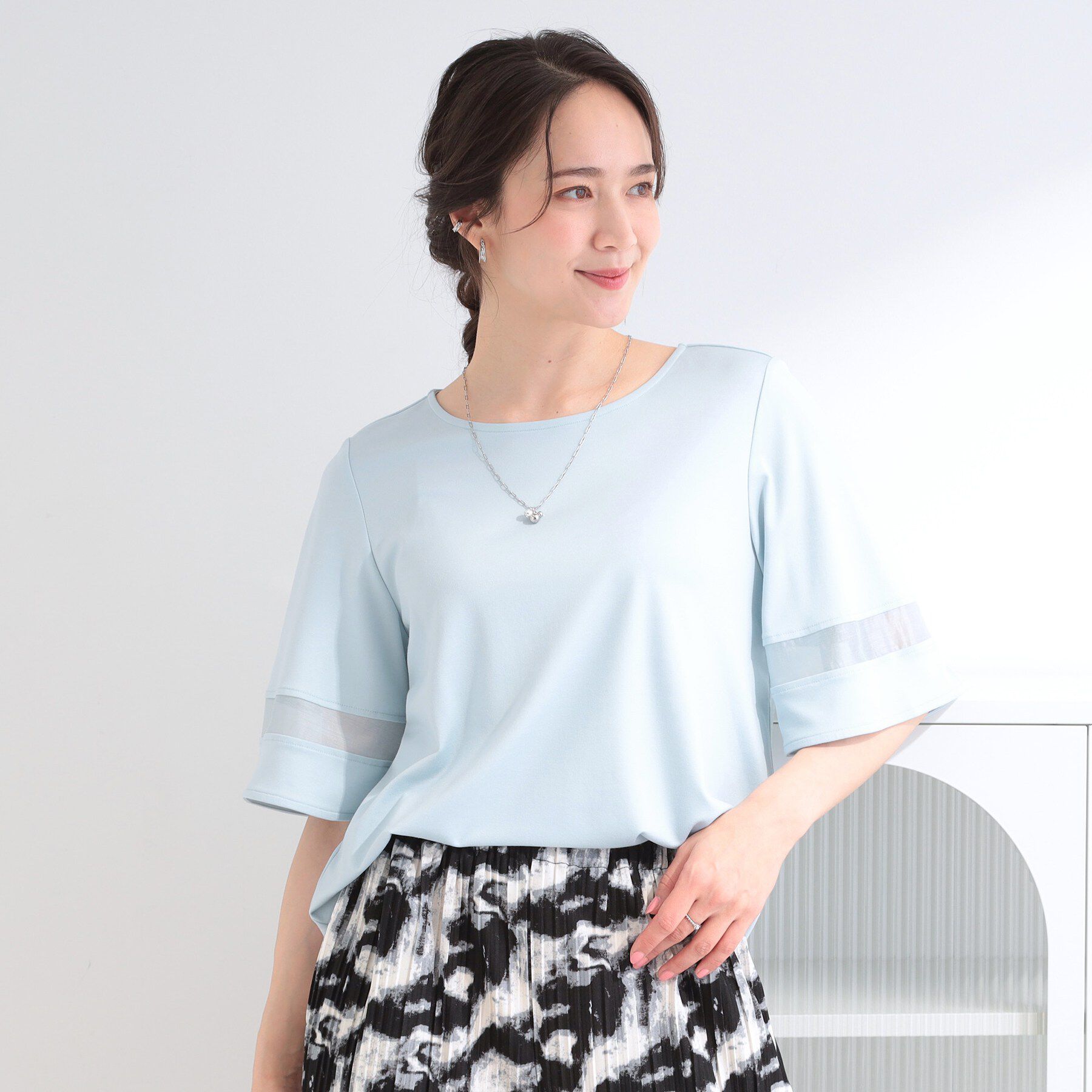 SHOO･LA･RUE「【洗濯機後しわになりにくい/ひんやり/S-LL】お袖のシアーで抜け感プラス 二の腕隠せるフレアスリー」|Tシャツ・カットソー|