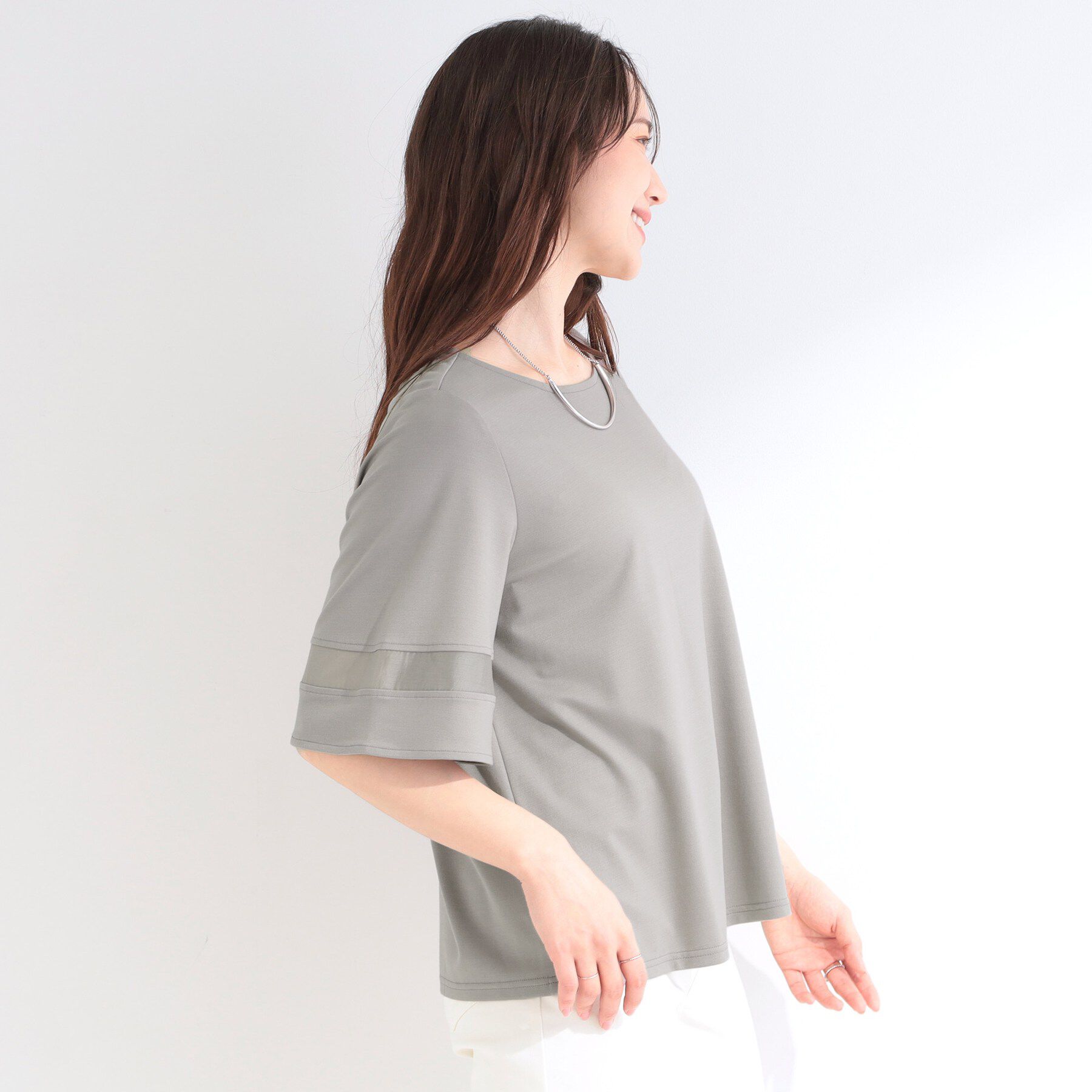 SHOO･LA･RUE「【洗濯機後しわになりにくい/ひんやり/S-LL】お袖のシアーで抜け感プラス 二の腕隠せるフレアスリー」|Tシャツ・カットソー|