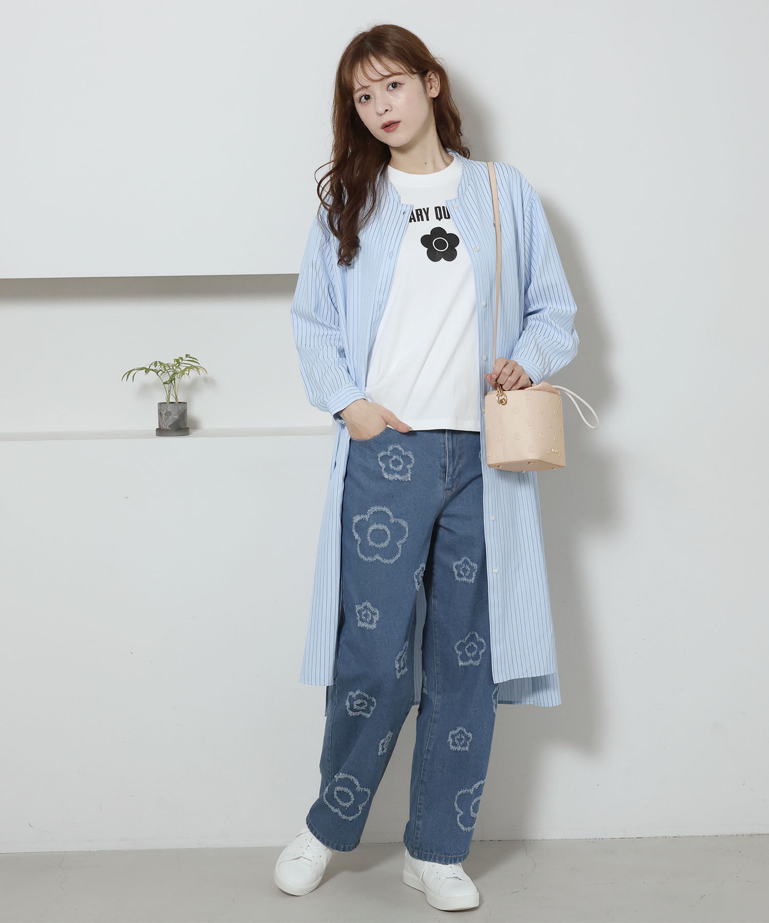 MARY QUANT「シンプルエンボスデイジー ドロストショルダー」|ショルダー・メッセンジャー|