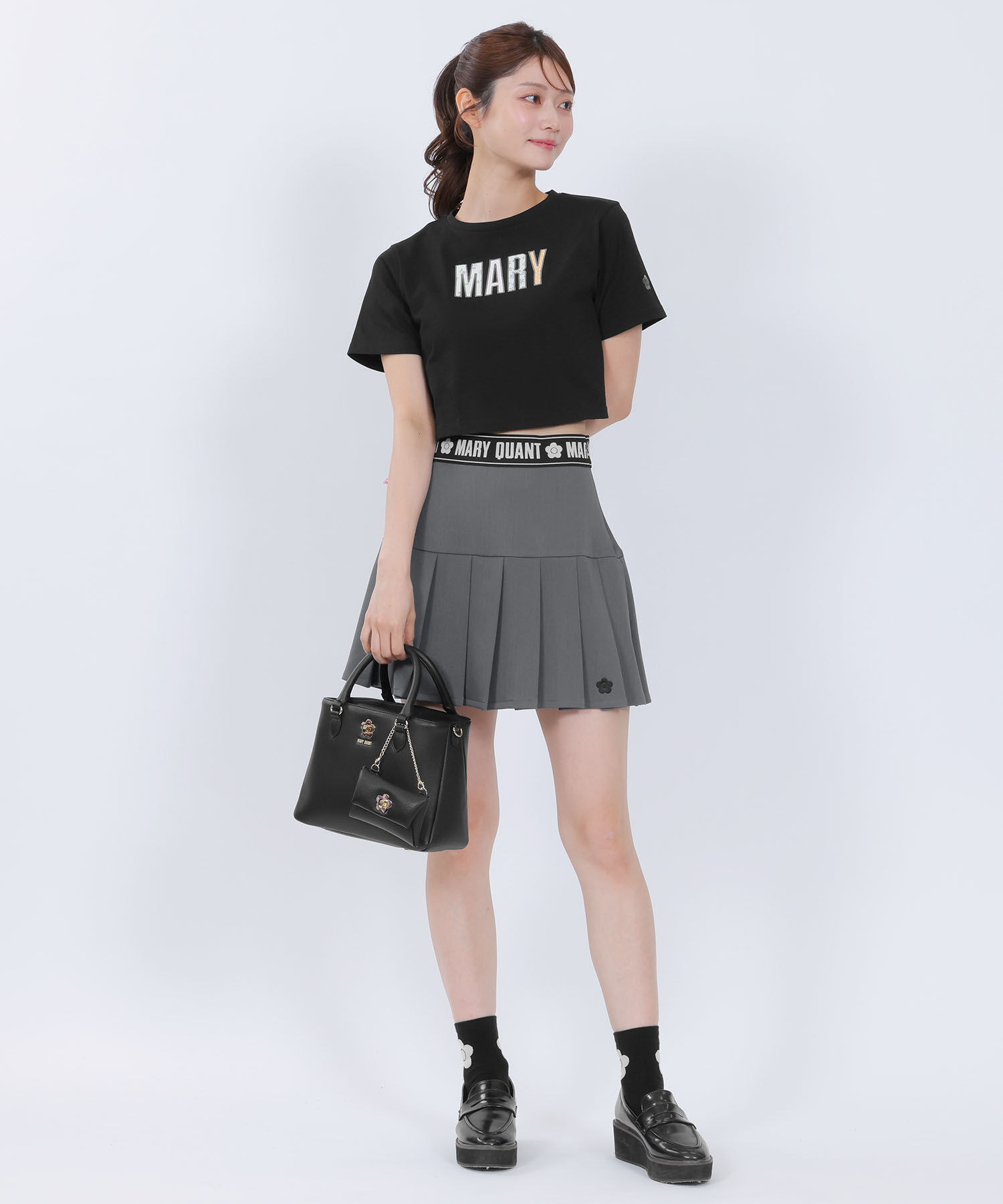 MARY QUANT「ターンロックデイジー フラップポーチ」|チャーム・キーホルダー|