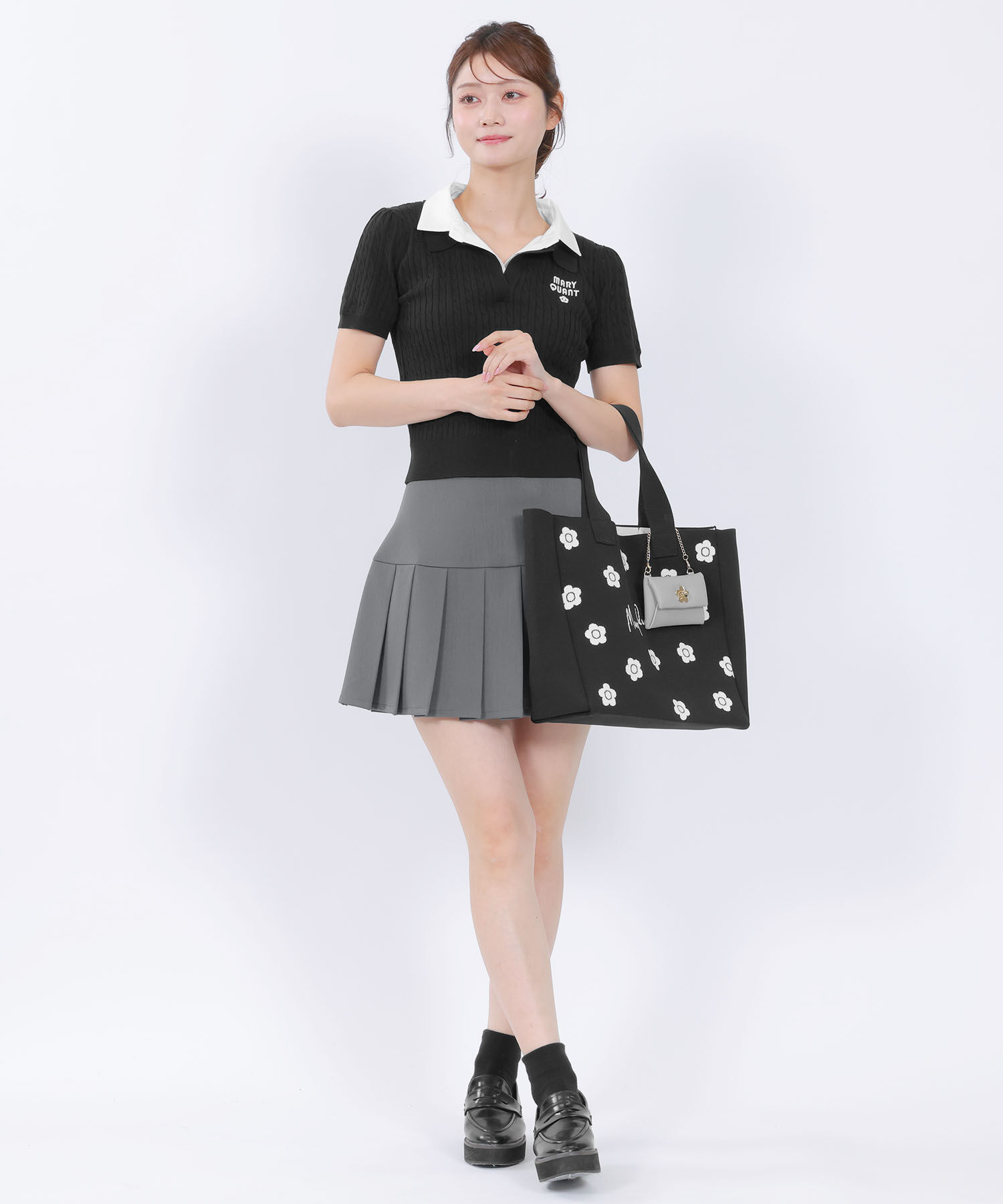 MARY QUANT「ターンロックデイジー フラップポーチ」|チャーム・キーホルダー|