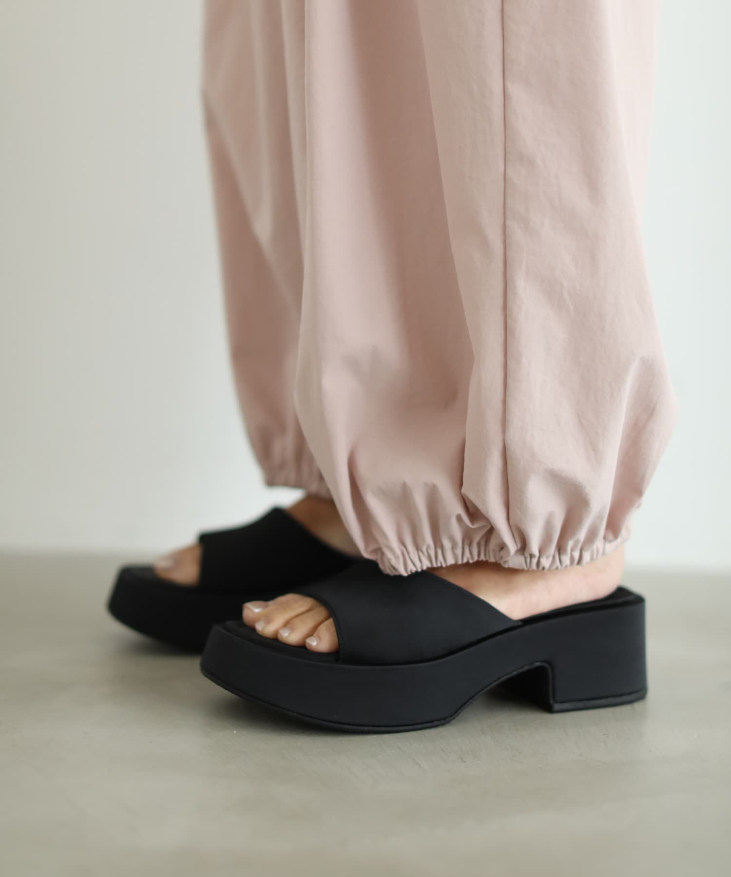 STYLE DELI「【selection】しなやかライトなタックパラシュートパンツ」|スラックス|