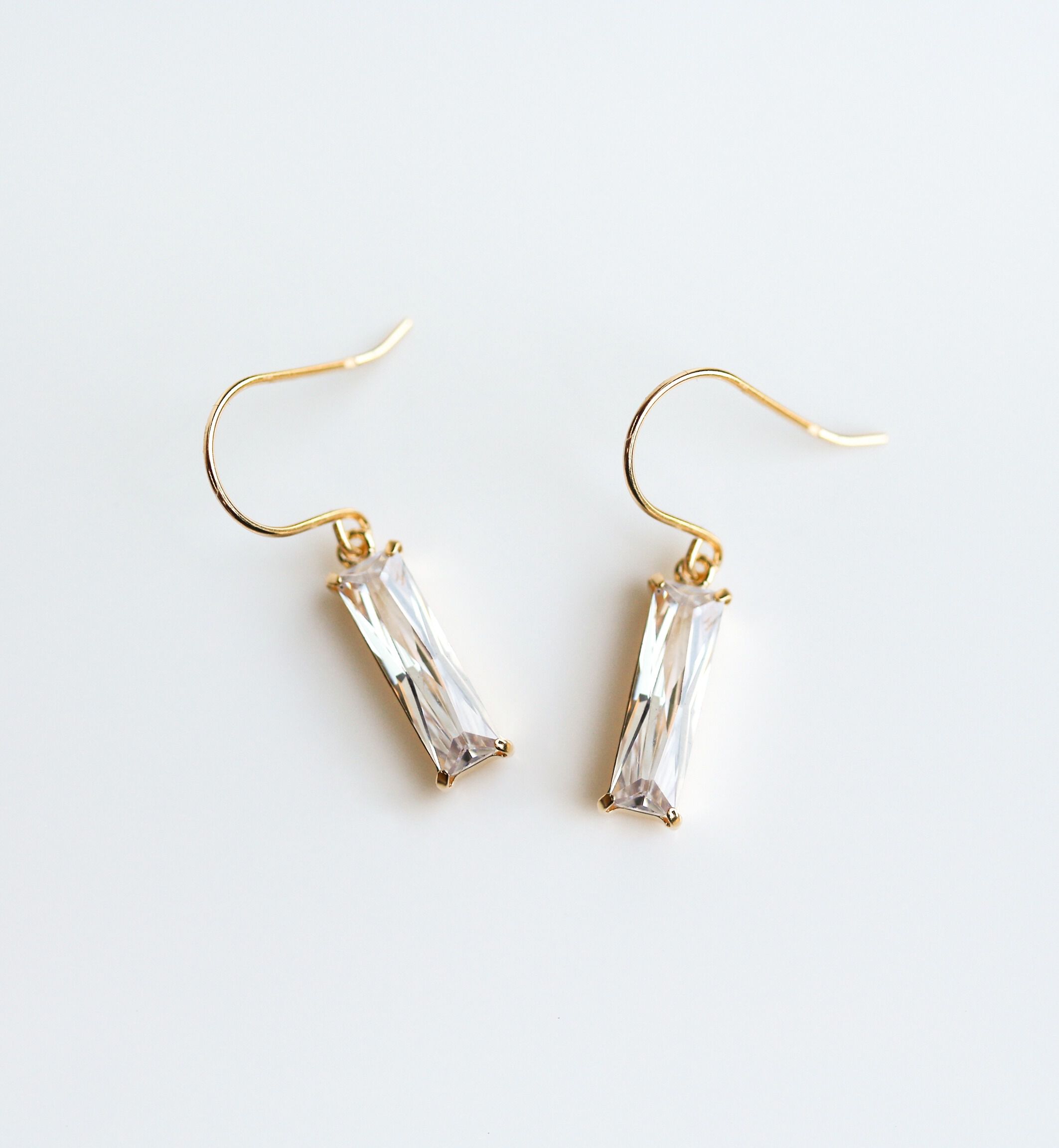  「キュービックジルコニア フック ピアス | K18」|ピアス|