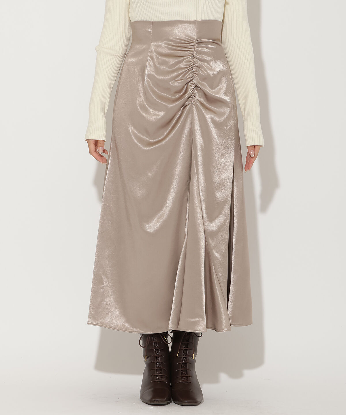 アンドクチュール「ワンサイドシャーリングサテンスカート」|フレア|