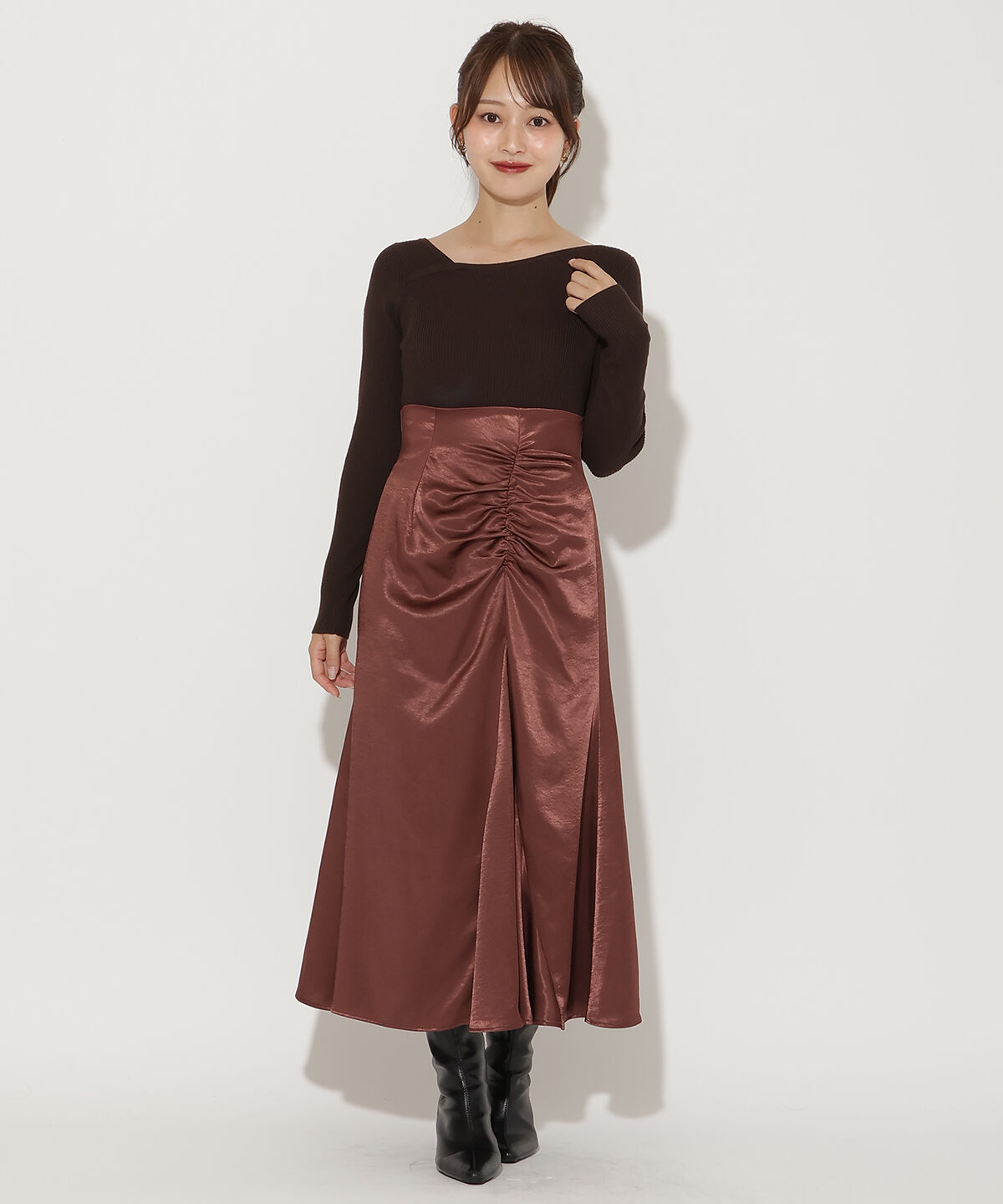 アンドクチュール「ワンサイドシャーリングサテンスカート」|フレア|