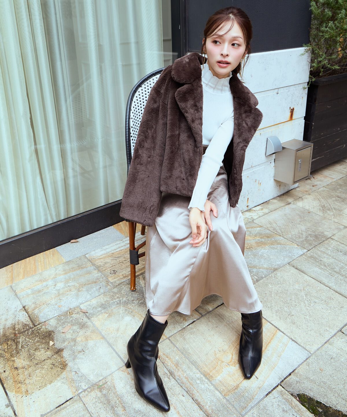 アンドクチュール「ワンサイドシャーリングサテンスカート」|フレア|