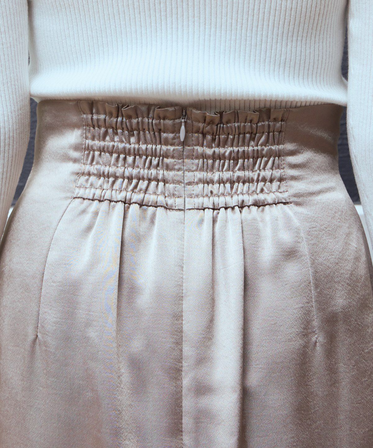 アンドクチュール「ワンサイドシャーリングサテンスカート」|フレア|