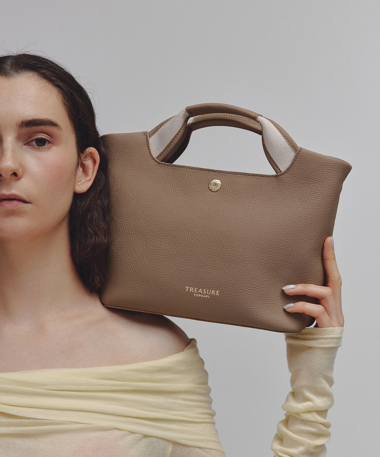TOPKAPI TREASURE「【TREASURE TOPKAPI】ソフトシュリンク テープハンドル ショルダー付きミニ トート バッグ」|トートバッグ|グレージュ