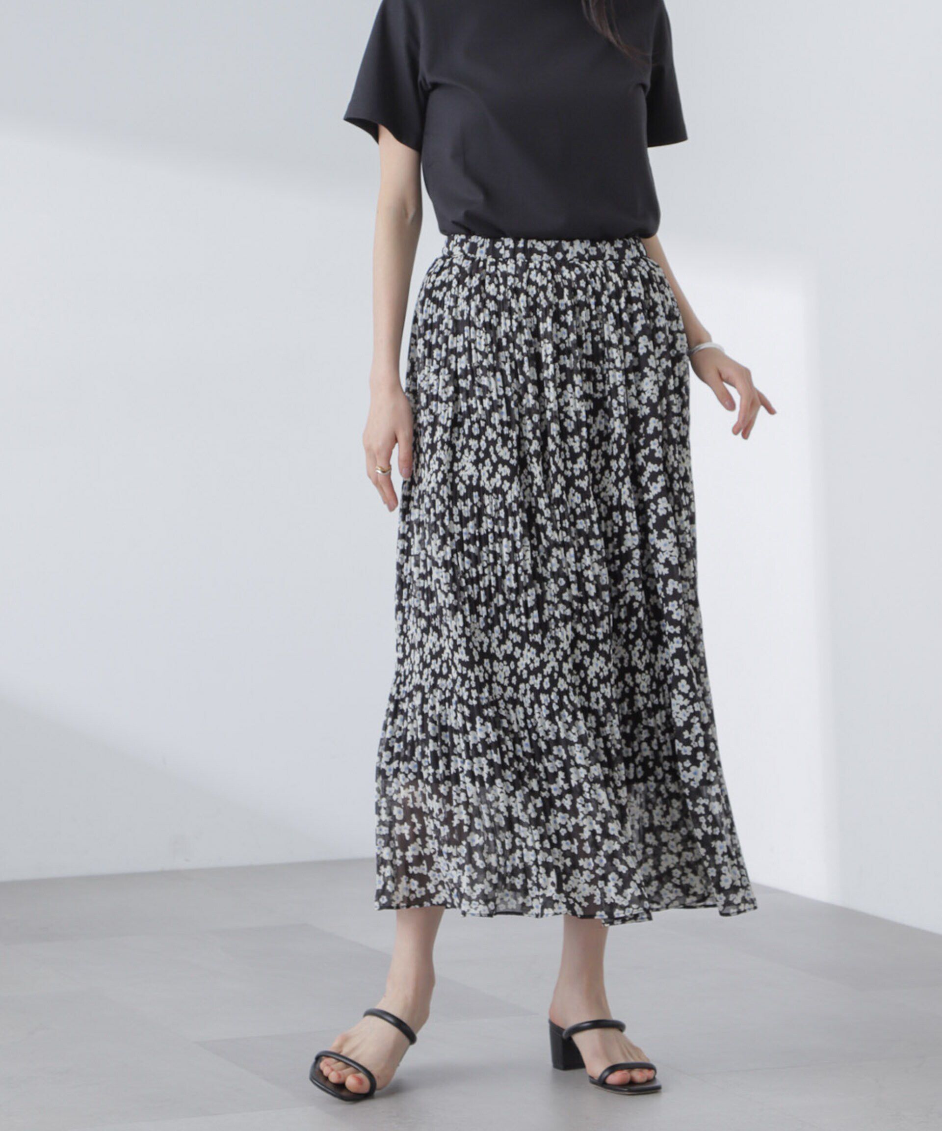 nano･universe「小花柄マジョリカプリーツスカート」|スカート|ブラック