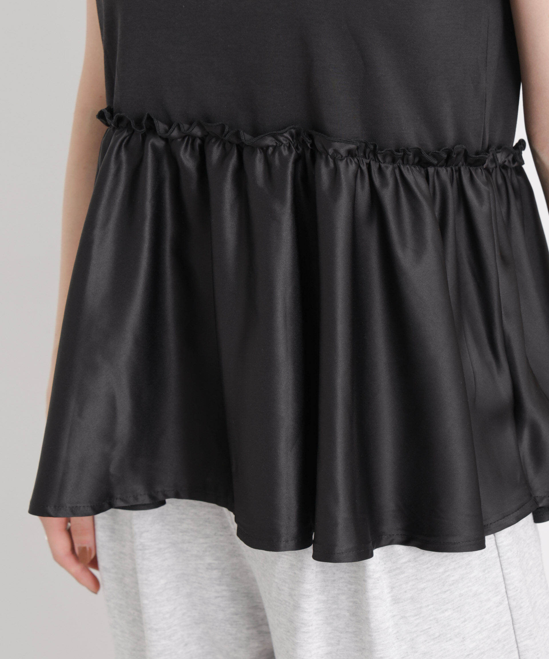 nano･universe「サテンペプラム異素材コンビノースリーブカットトップス」|Tシャツ・カットソー|