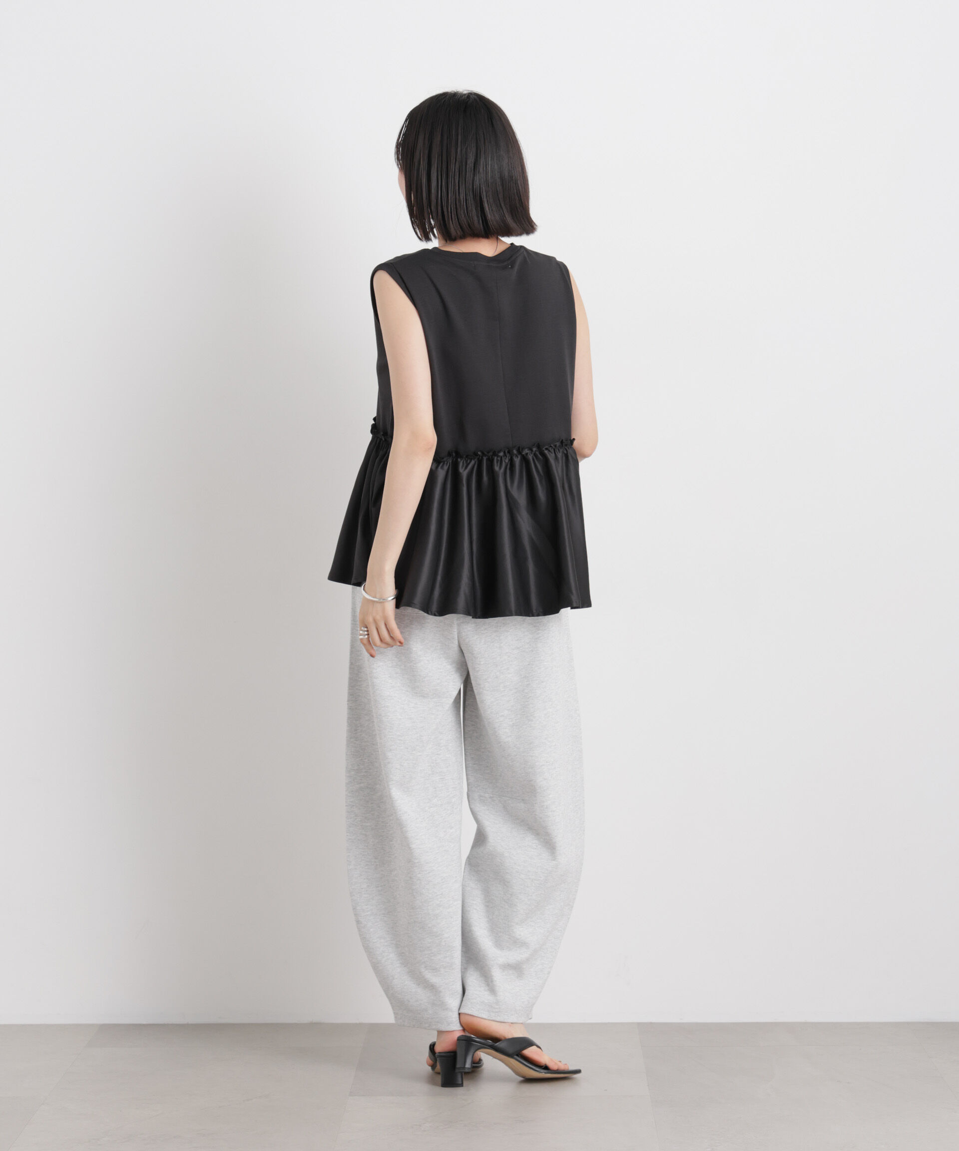 nano･universe「サテンペプラム異素材コンビノースリーブカットトップス」|Tシャツ・カットソー|