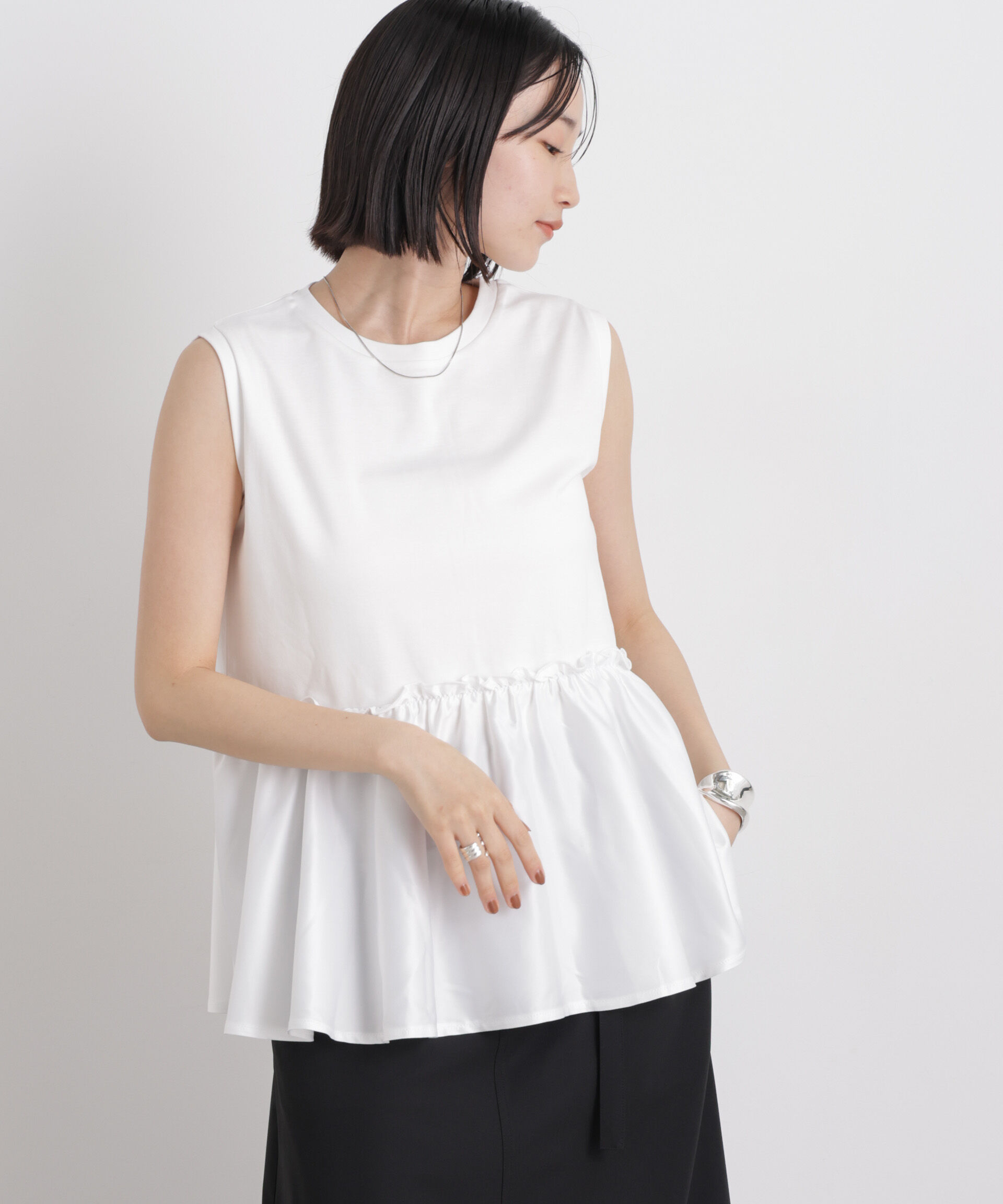 nano･universe「サテンペプラム異素材コンビノースリーブカットトップス」|Tシャツ・カットソー|