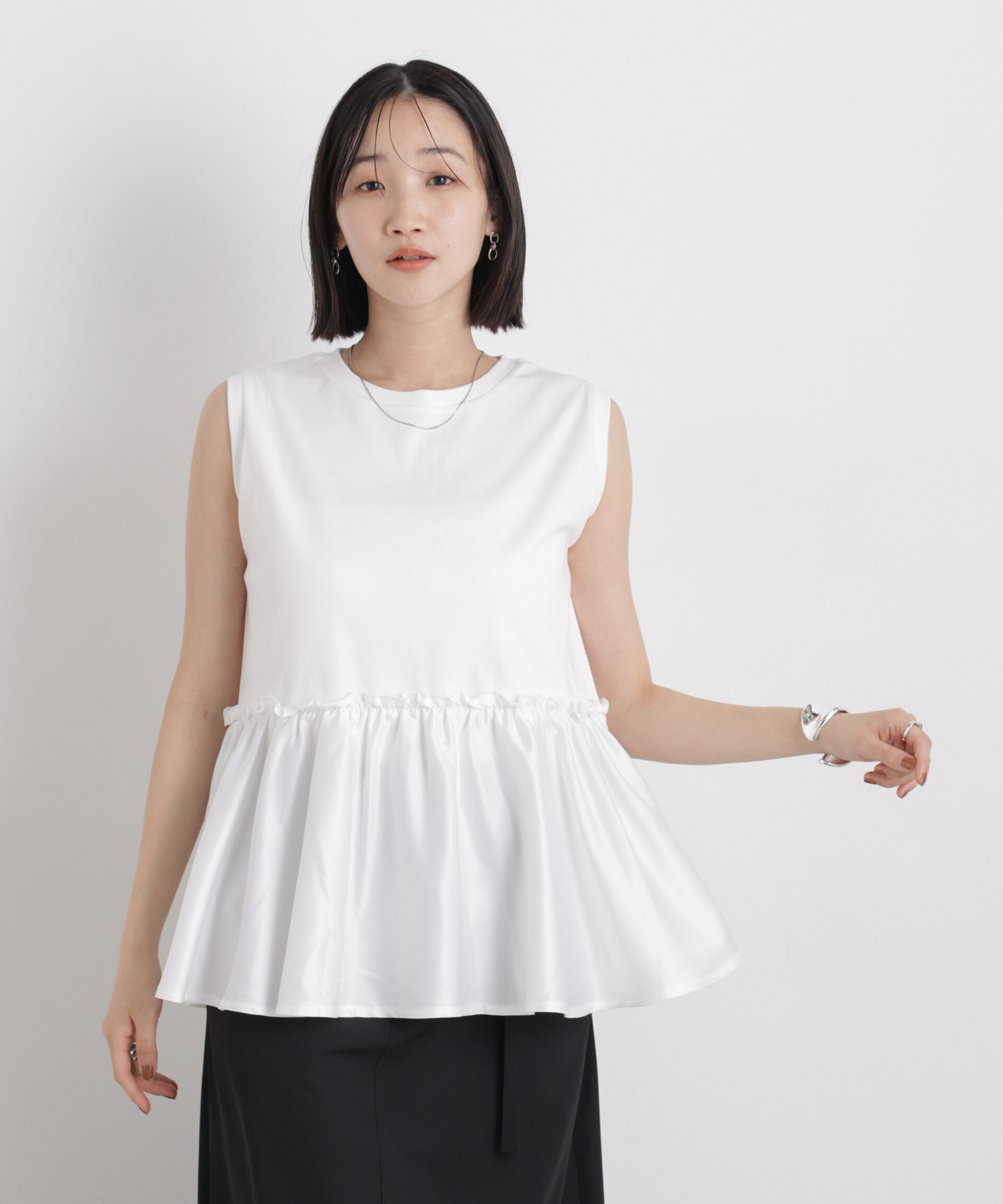 nano･universe「サテンペプラム異素材コンビノースリーブカットトップス」|Tシャツ・カットソー|