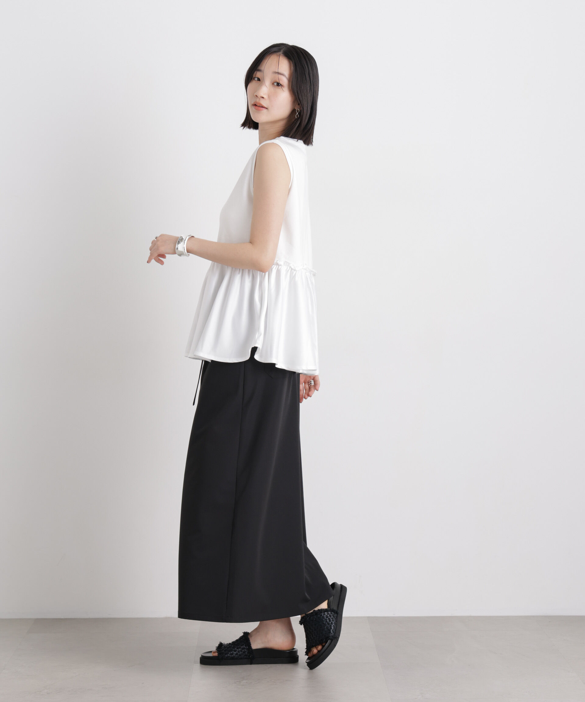 nano･universe「サテンペプラム異素材コンビノースリーブカットトップス」|Tシャツ・カットソー|