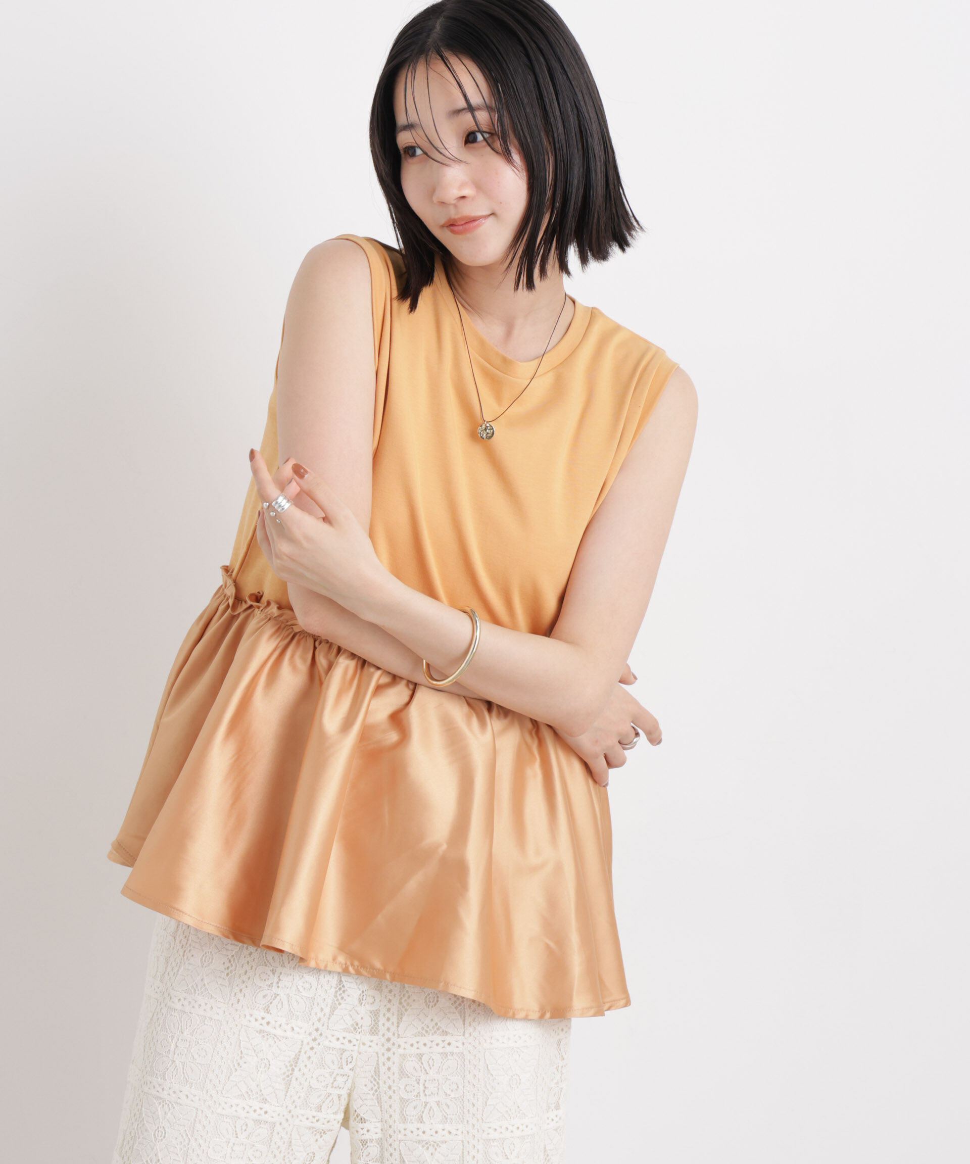 nano･universe「サテンペプラム異素材コンビノースリーブカットトップス」|Tシャツ・カットソー|