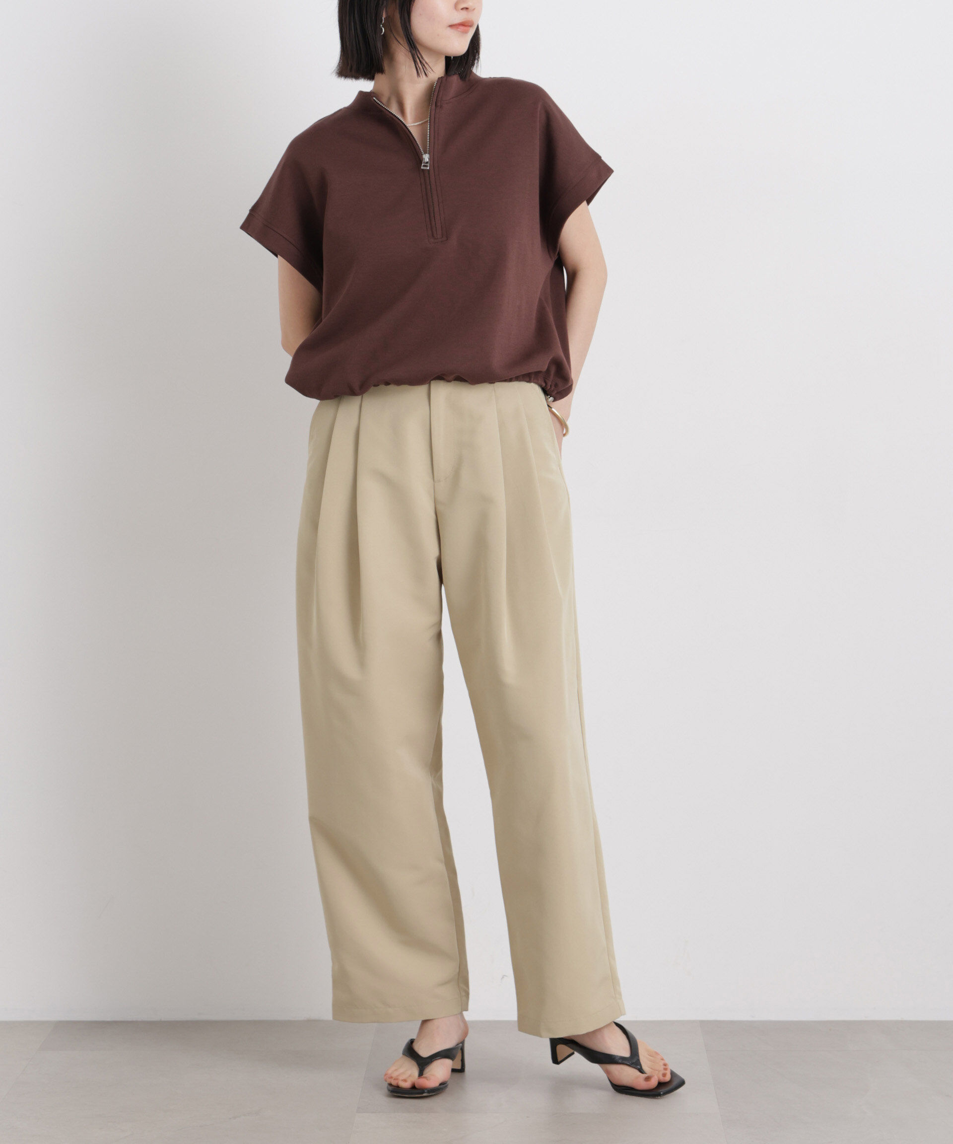 nano･universe「平織りツータックワイドパンツ」|チノ|ベージュ