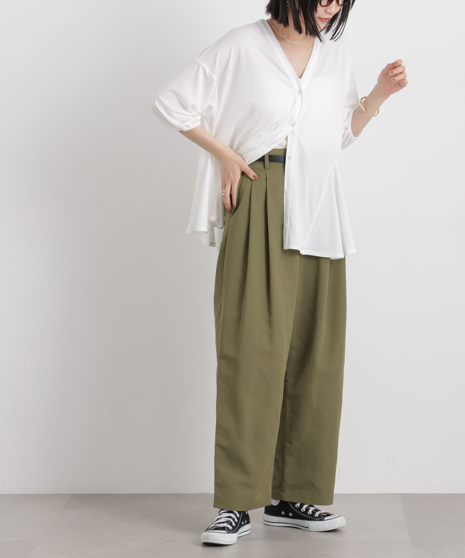 nano･universe「平織りツータックワイドパンツ」|チノ|カーキ