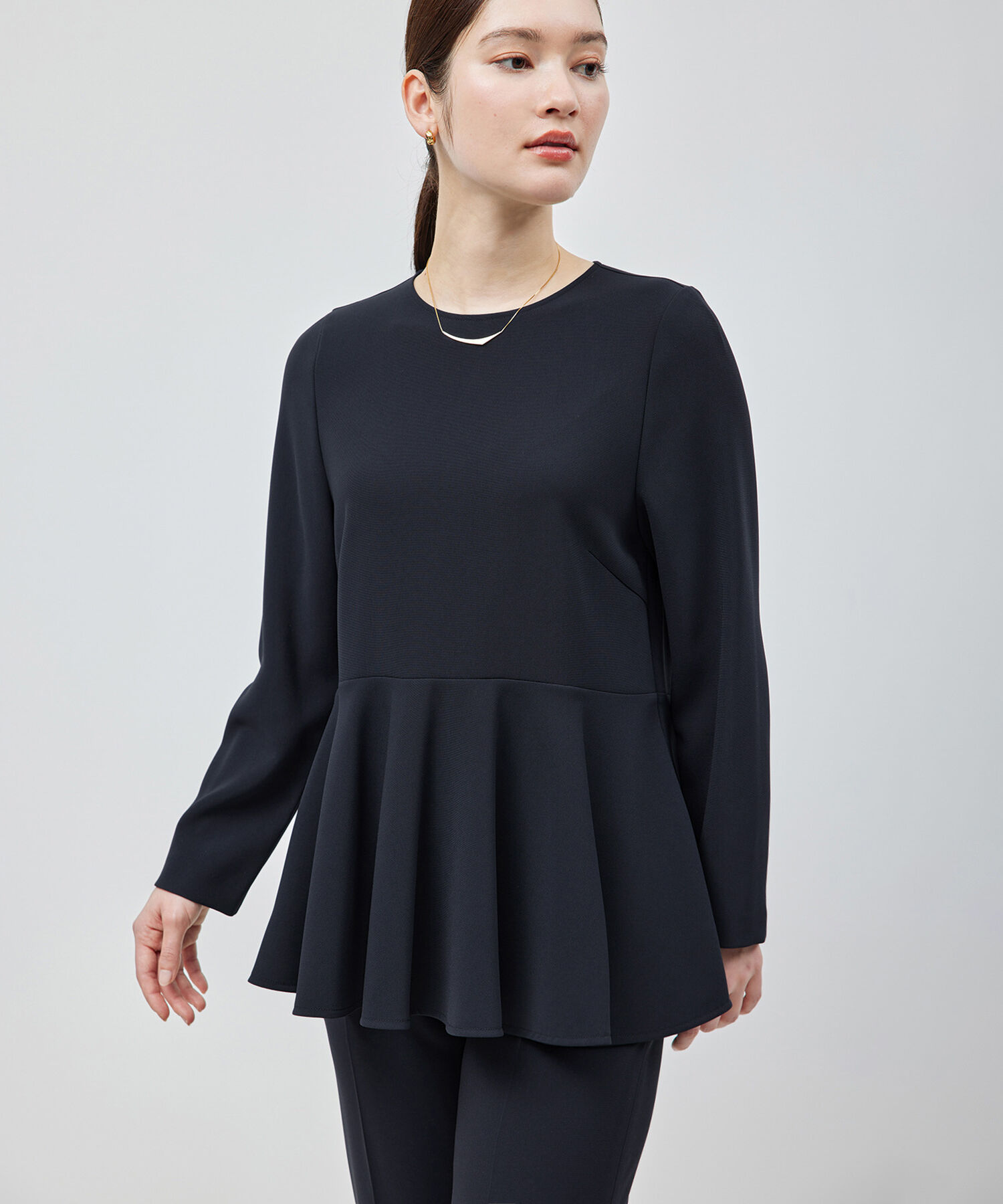 ROPE「トリアセテートダブルクロス ペプラムブラウス【セレモニー/通勤対応】【洗える】」|シャツ・ブラウス|ネイビー(40)