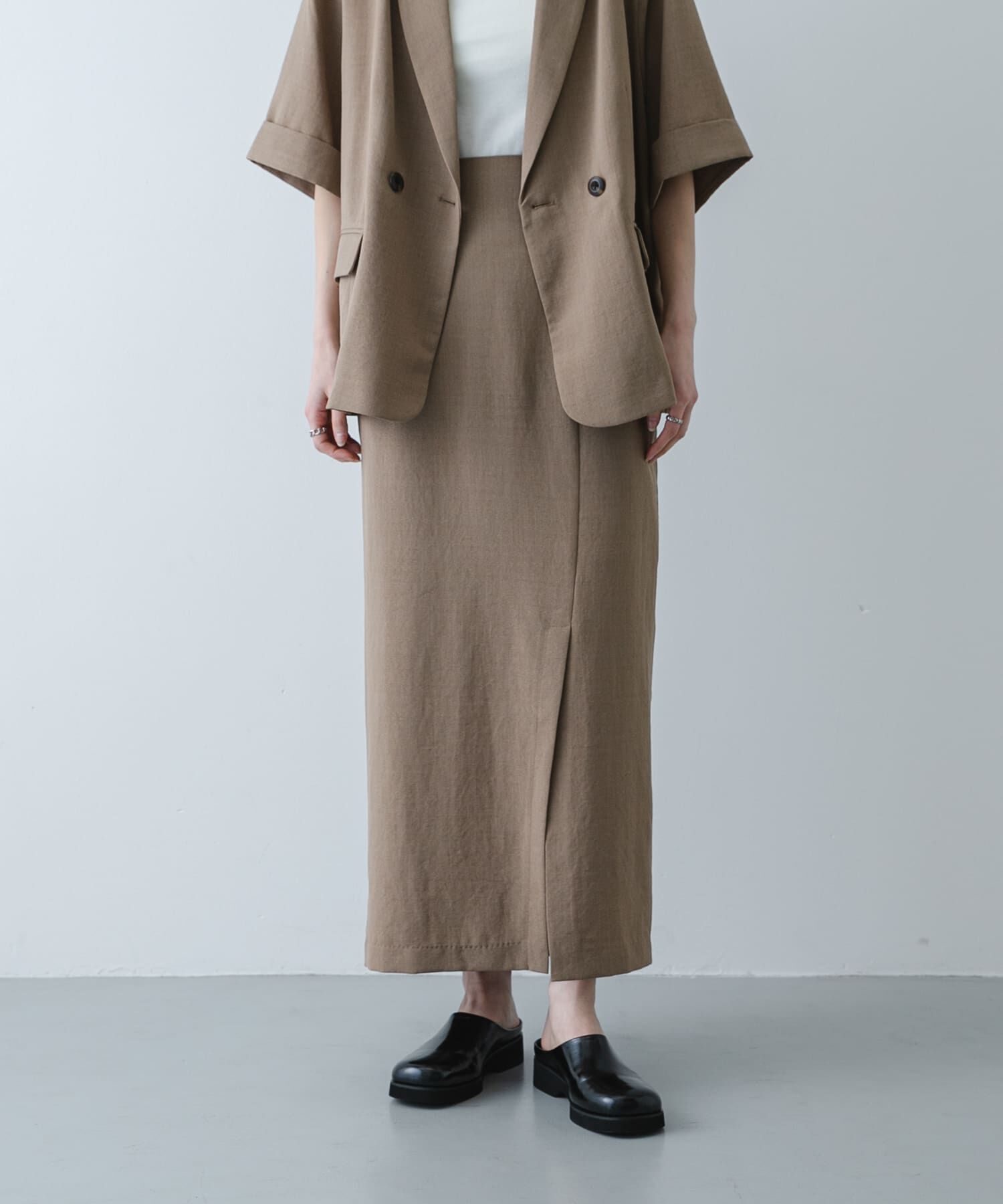 SENSE OF PLACE by URBAN RESEARCH「『一部WEB限定』『UR TECH DRYLUXE』リネンライクスリットタイトスカート」|スカート|ベージュ